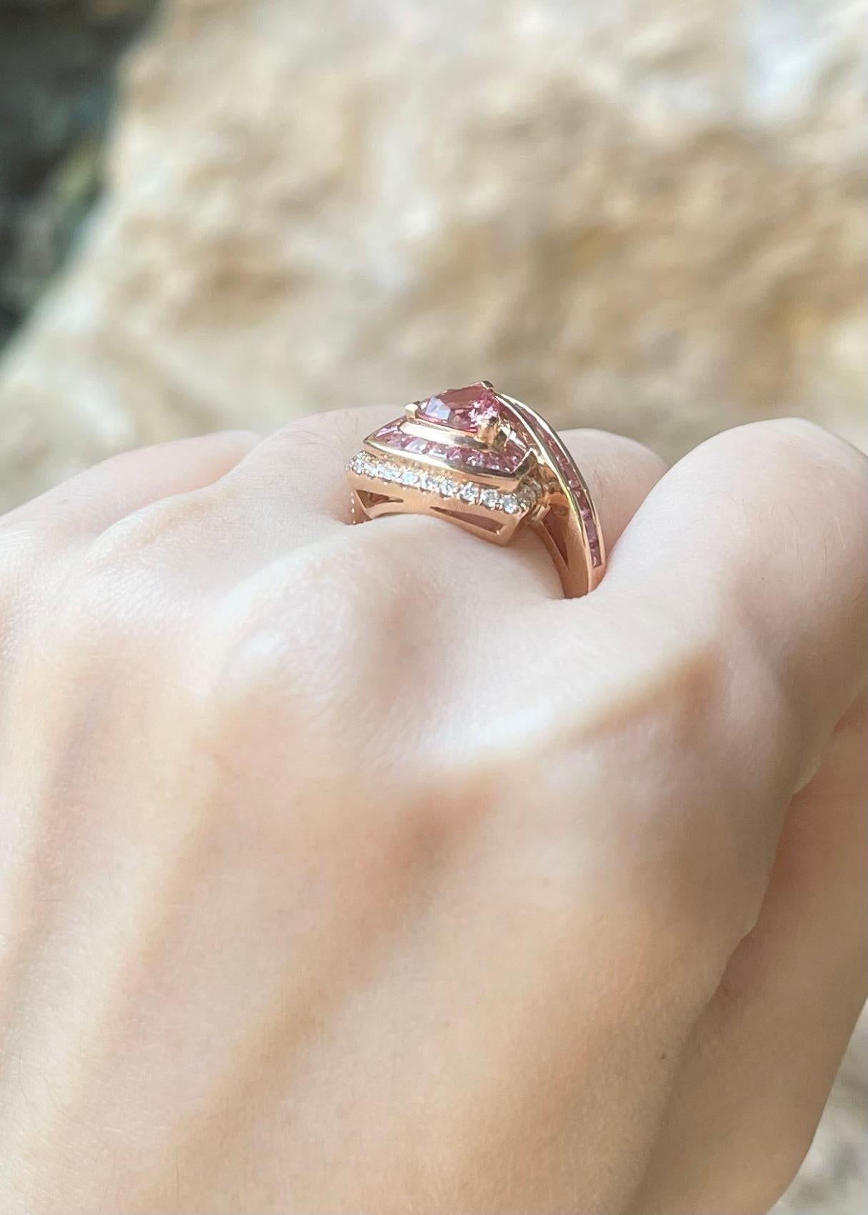 Donna Anello Padparadscha, zaffiro rosa e diamante con montatura in oro rosa 18 carati in vendita