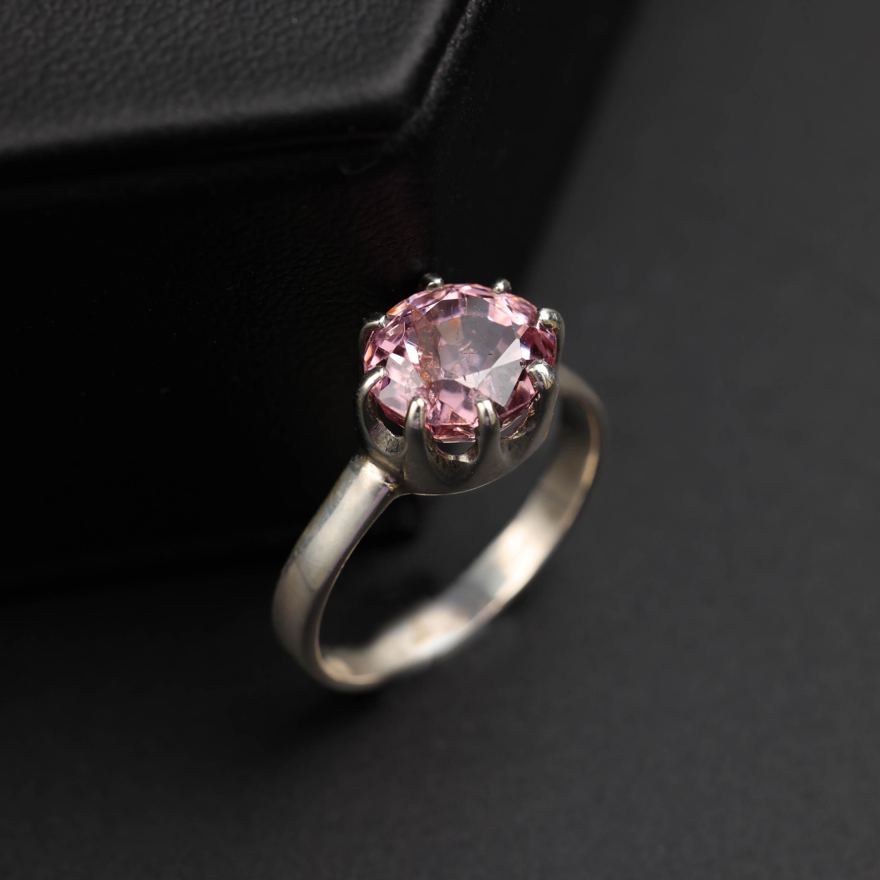 Oval Cut Padparadscha Sapphire-Colored No-Heat Spinel Ring For Sale