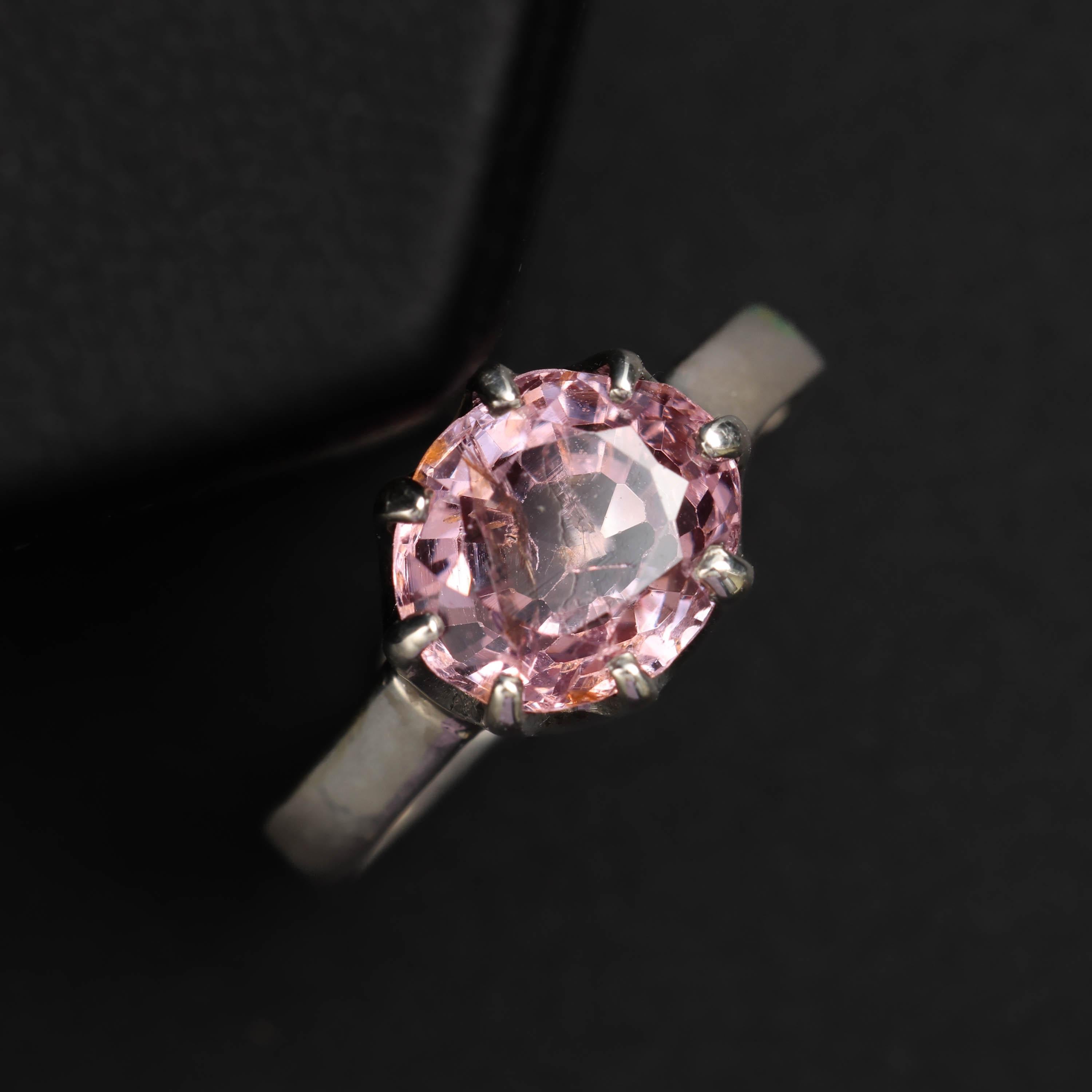 Padparadscha Sapphire-Colored No-Heat Spinel Ring In Excellent Condition For Sale In Southbury, CT