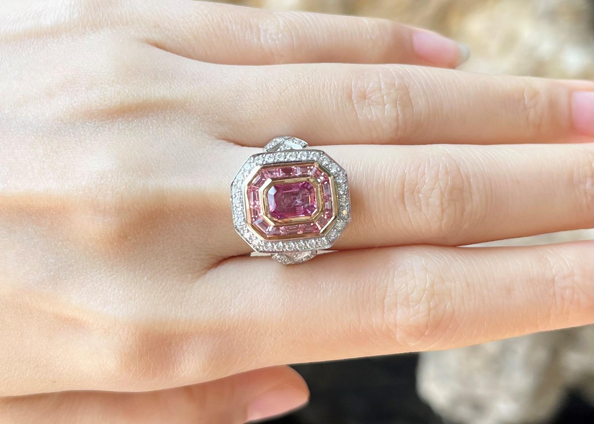 Zertifizierter unerhitzter Padparadscha-Ring mit rosa Saphir und Diamant in 18 Karat gefasst (Smaragdschliff) im Angebot