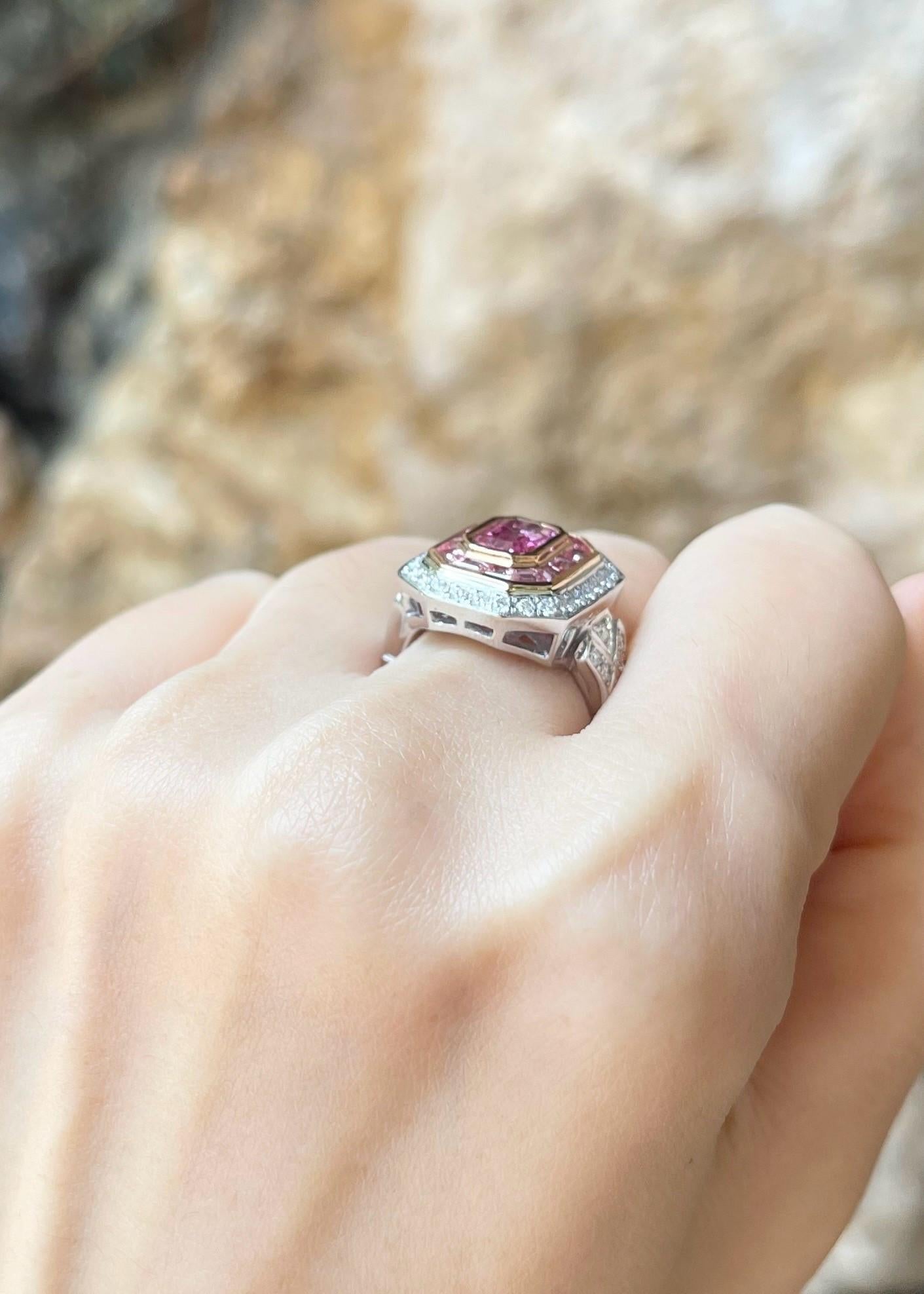 Zertifizierter unerhitzter Padparadscha-Ring mit rosa Saphir und Diamant in 18 Karat gefasst Damen im Angebot