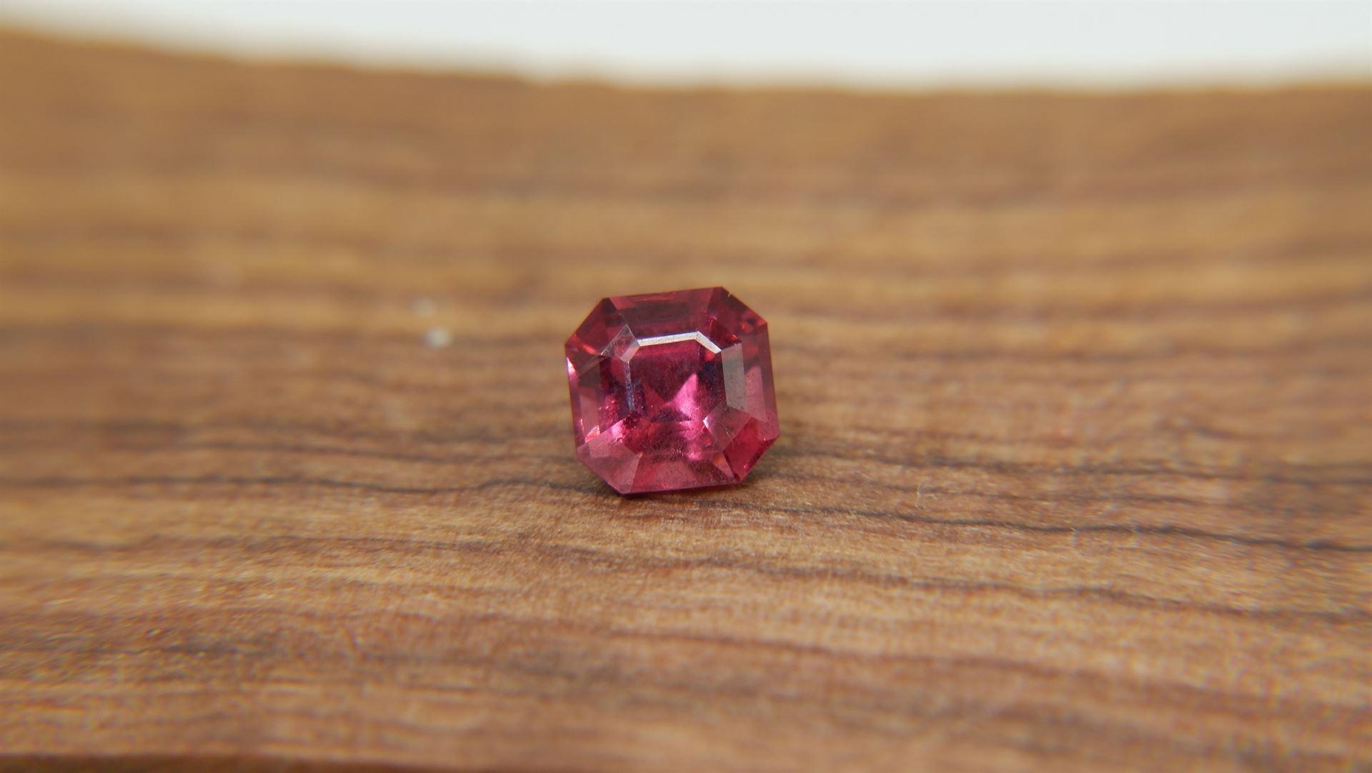 1.12 ct Padparadscha Sapphire, Unheated, GIR/GIA In New Condition For Sale In Sheridan, WY