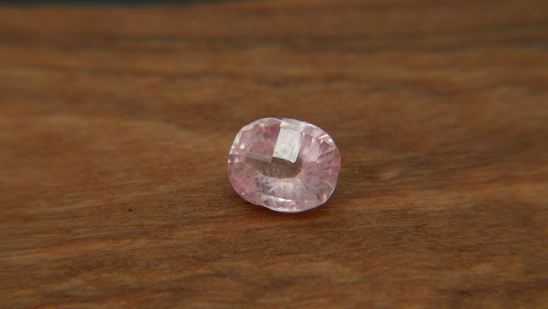 1.77 ct Padparadscha Sapphire, Unheated, Premium GIA In New Condition For Sale In Sheridan, WY