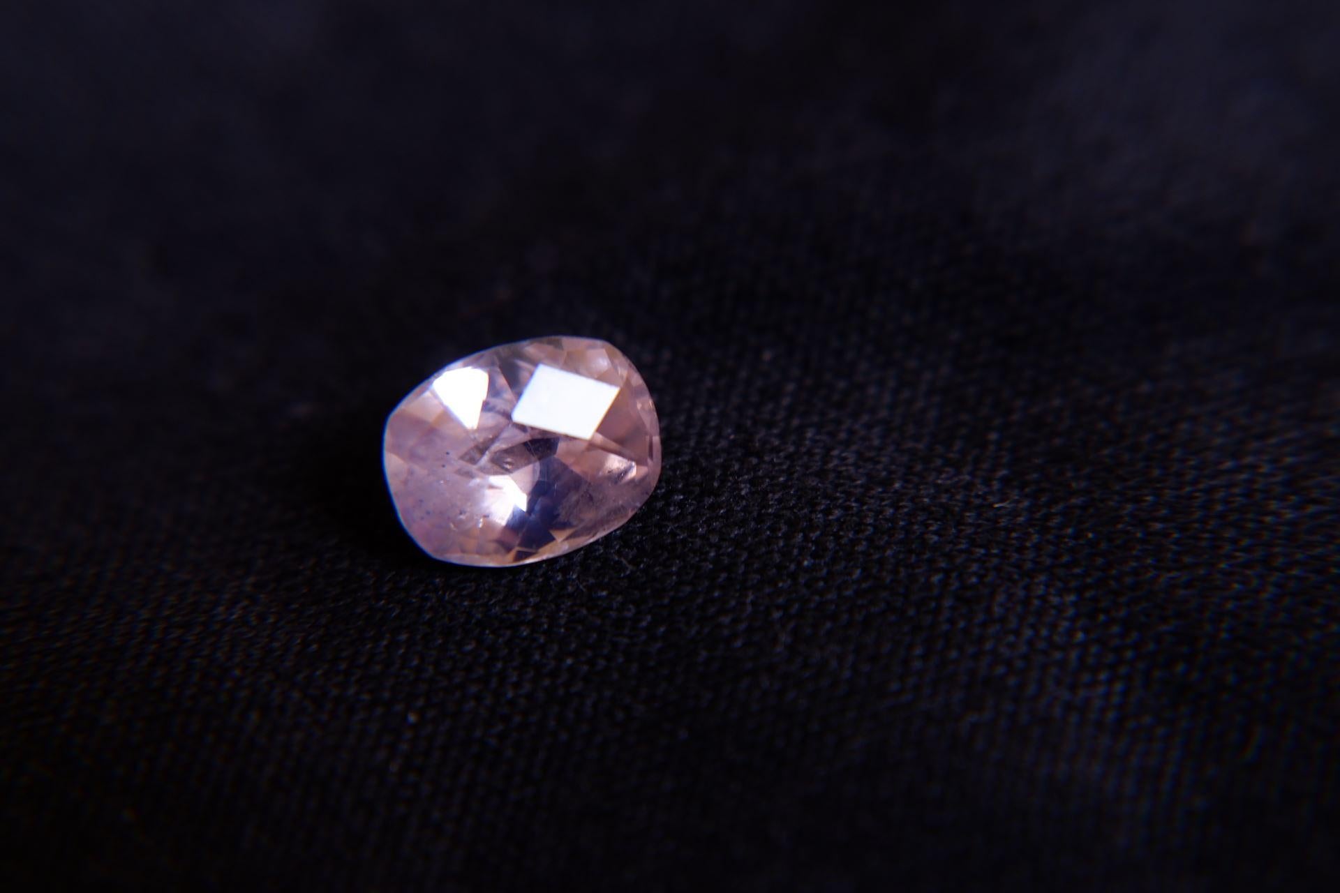 1.31 ct Padparadscha Sapphire, Unheated, Premium GIA In New Condition For Sale In Sheridan, WY
