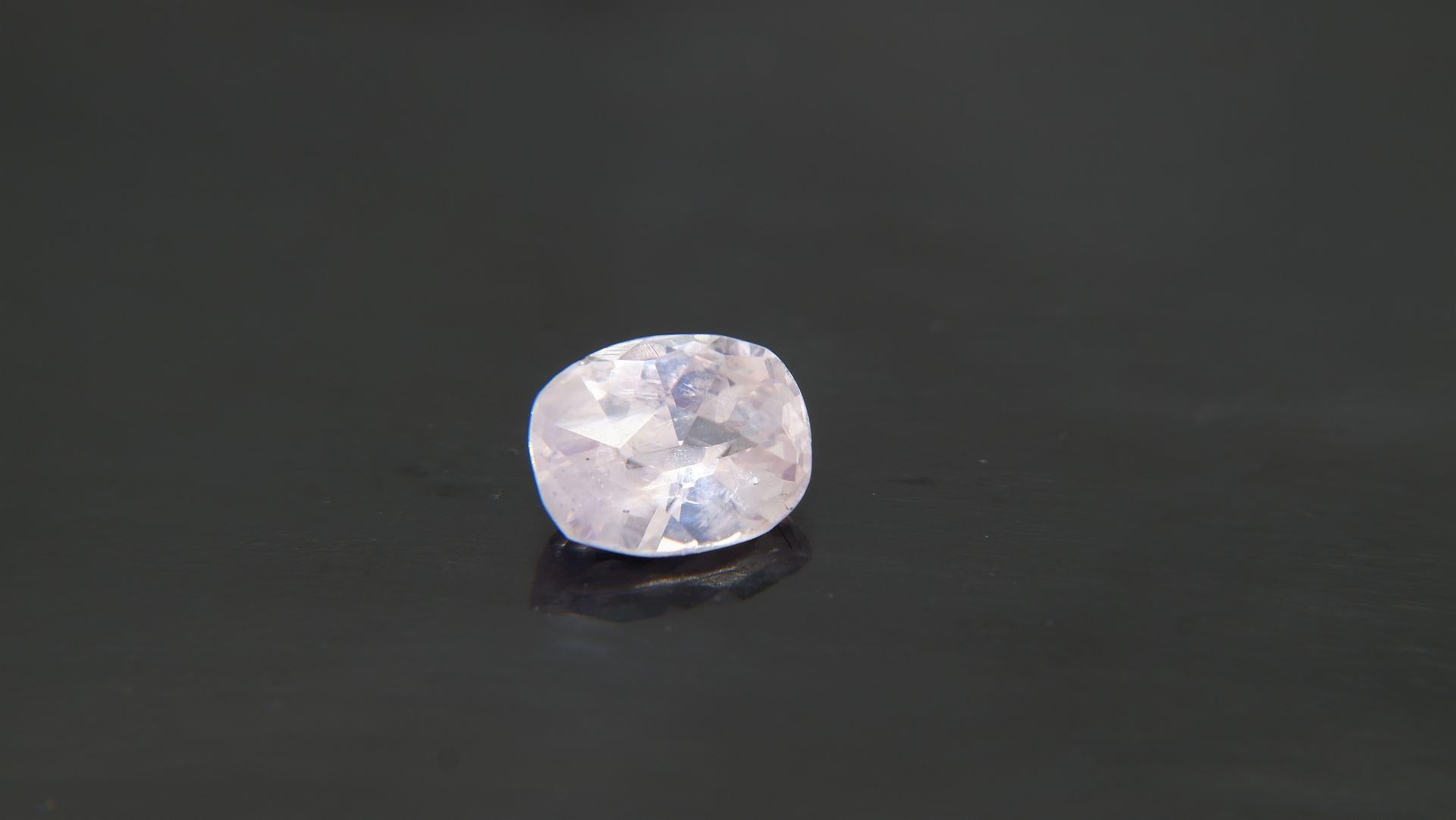 Women's or Men's 1.31 ct Padparadscha Sapphire, Unheated, Premium GIA For Sale