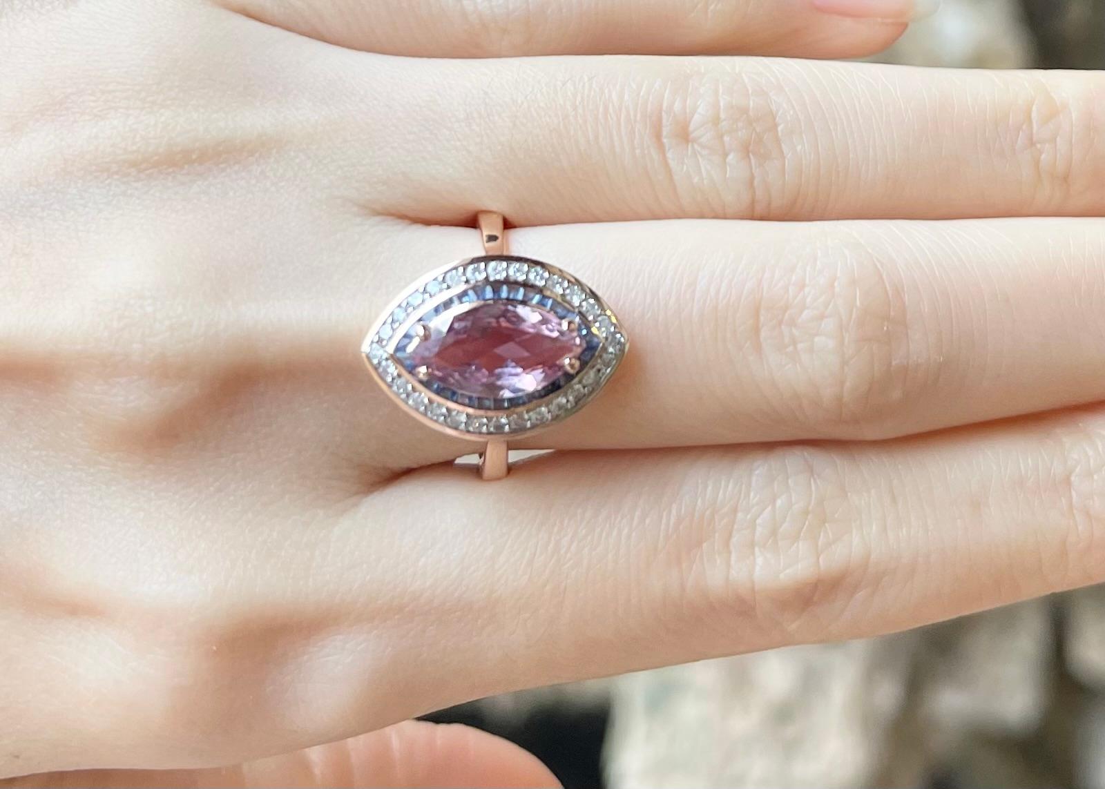 Contemporain Bague Padparadscha avec saphir bleu et diamant en or rose 18 carats en vente