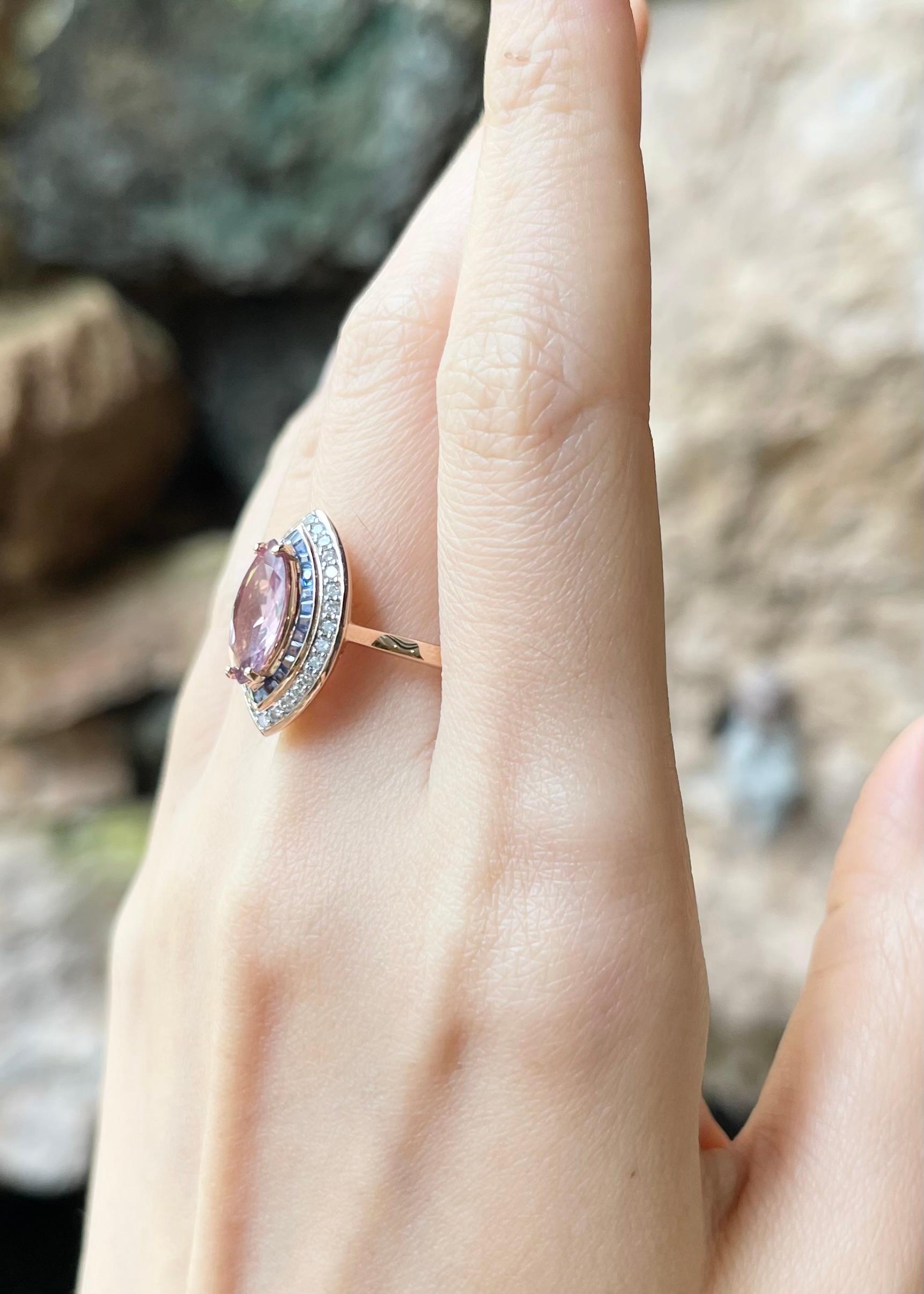 Bague Padparadscha avec saphir bleu et diamant en or rose 18 carats Neuf - En vente à Bangkok, TH