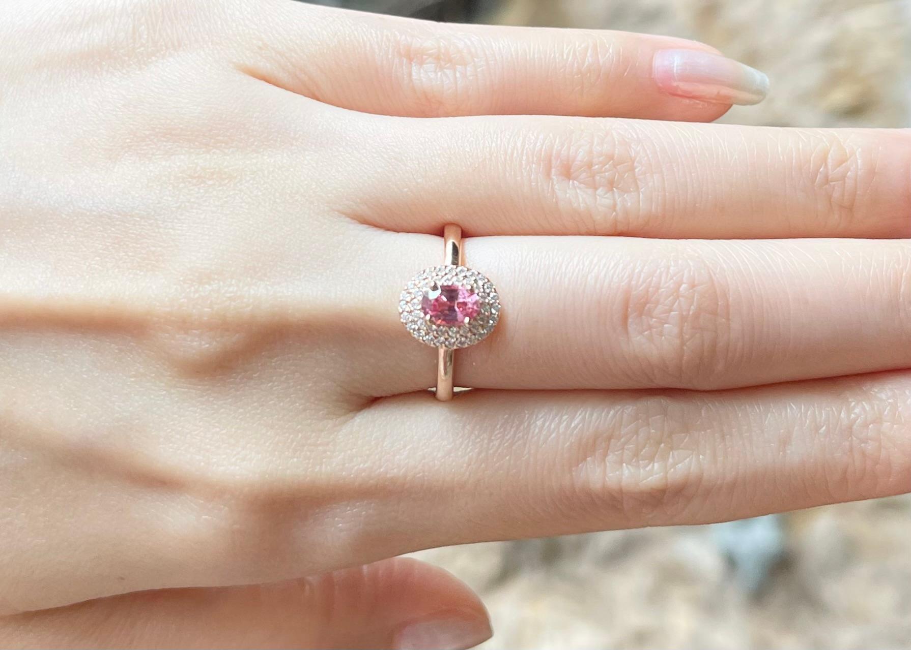 Contemporary Padparadscha with Diamond Ring set in 18K Rose Gold Settings For Sale