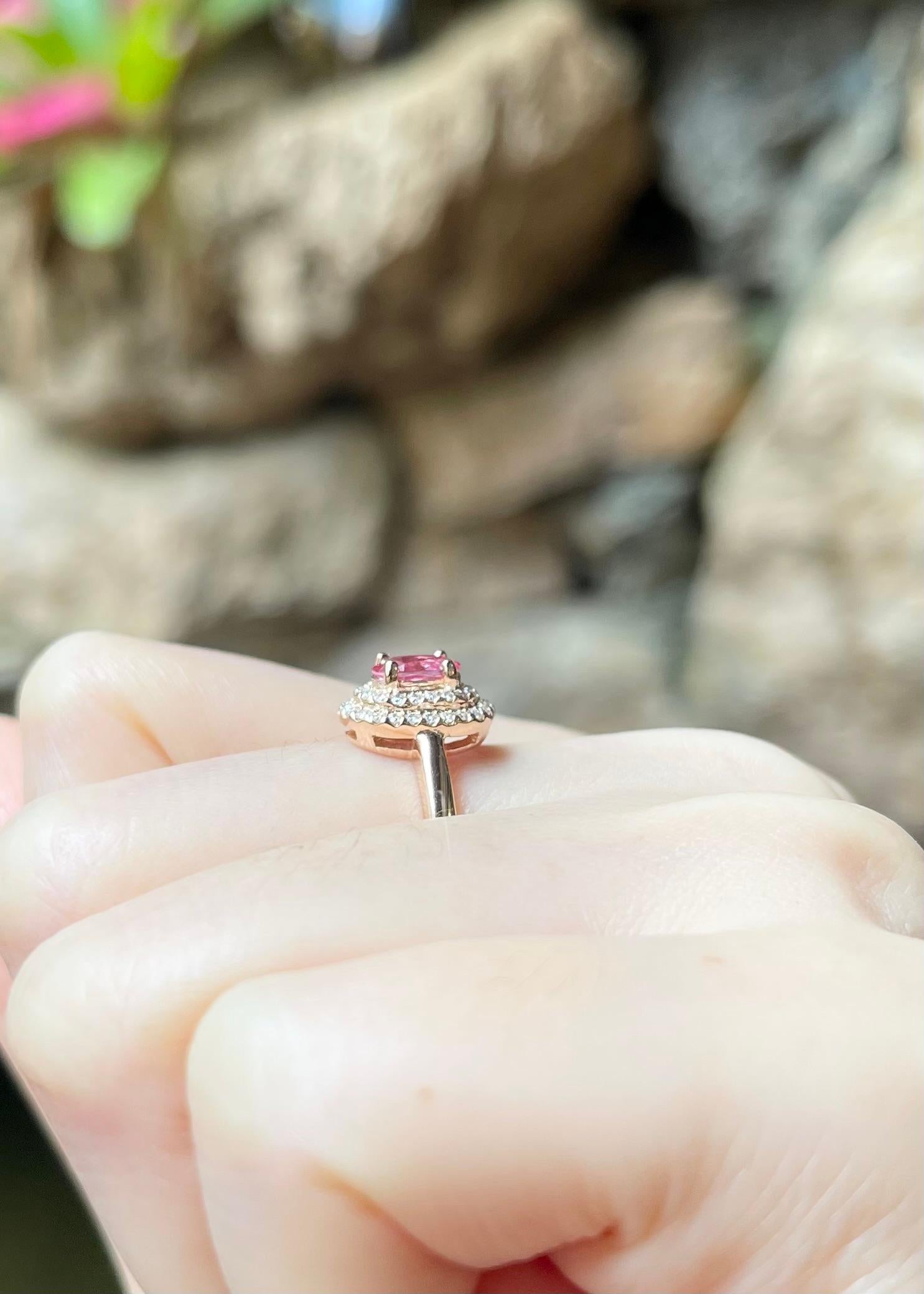 Padparadscha with Diamond Ring set in 18K Rose Gold Settings For Sale 1