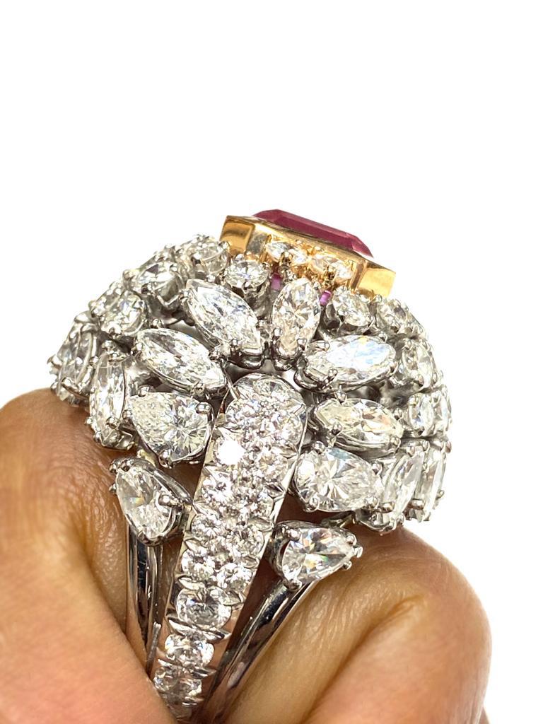 Goshwara Padparscha and Diamond Ring In New Condition For Sale In New York, NY