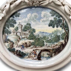 Paesaggio Dipinto su Maiolica Italiana circa 1750 Placa mural oval Veneta