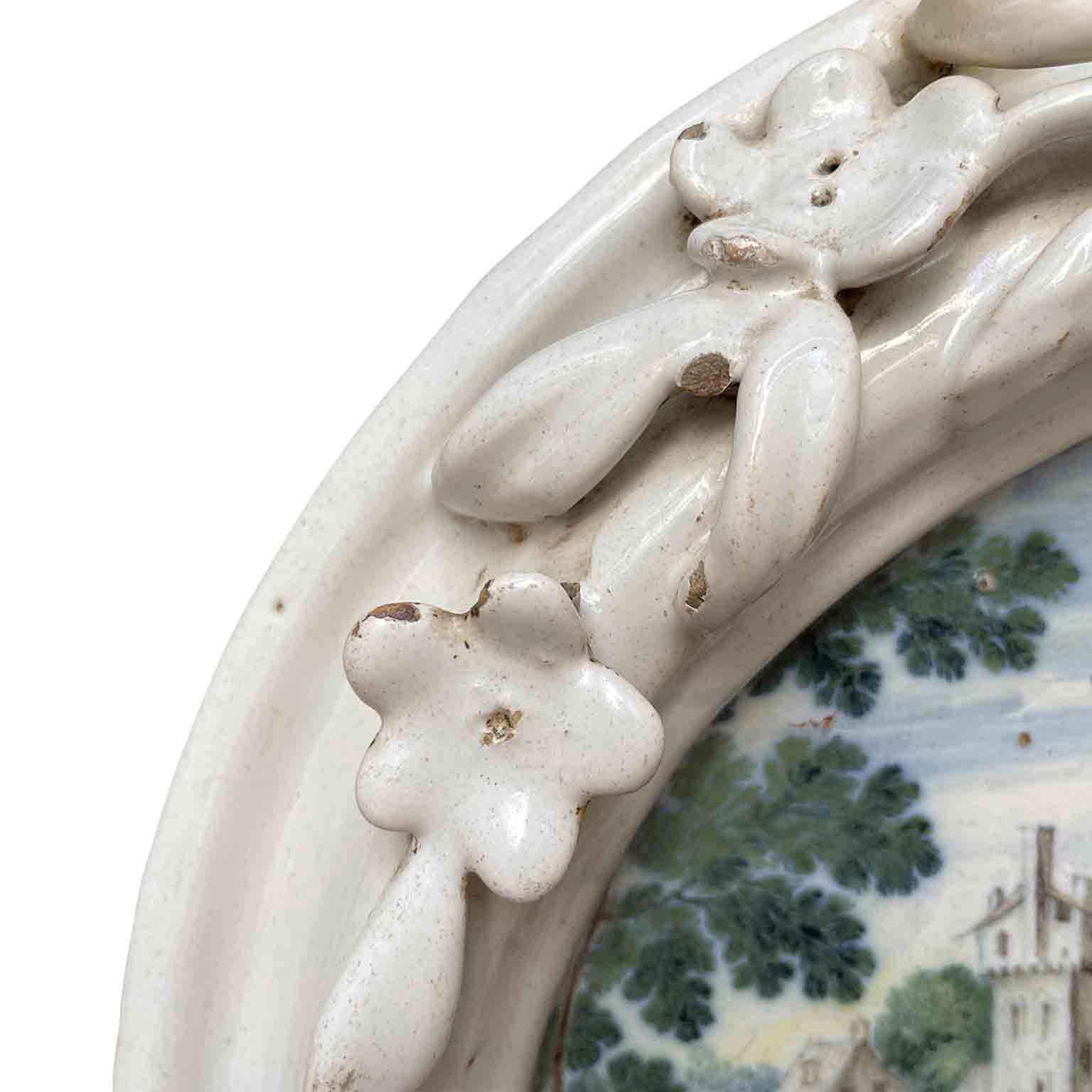 Paesaggio Dipinto su Maiolica Italiana um 1750 Ovale Wandtafel Veneta im Zustand „Gut“ im Angebot in Milano, MI