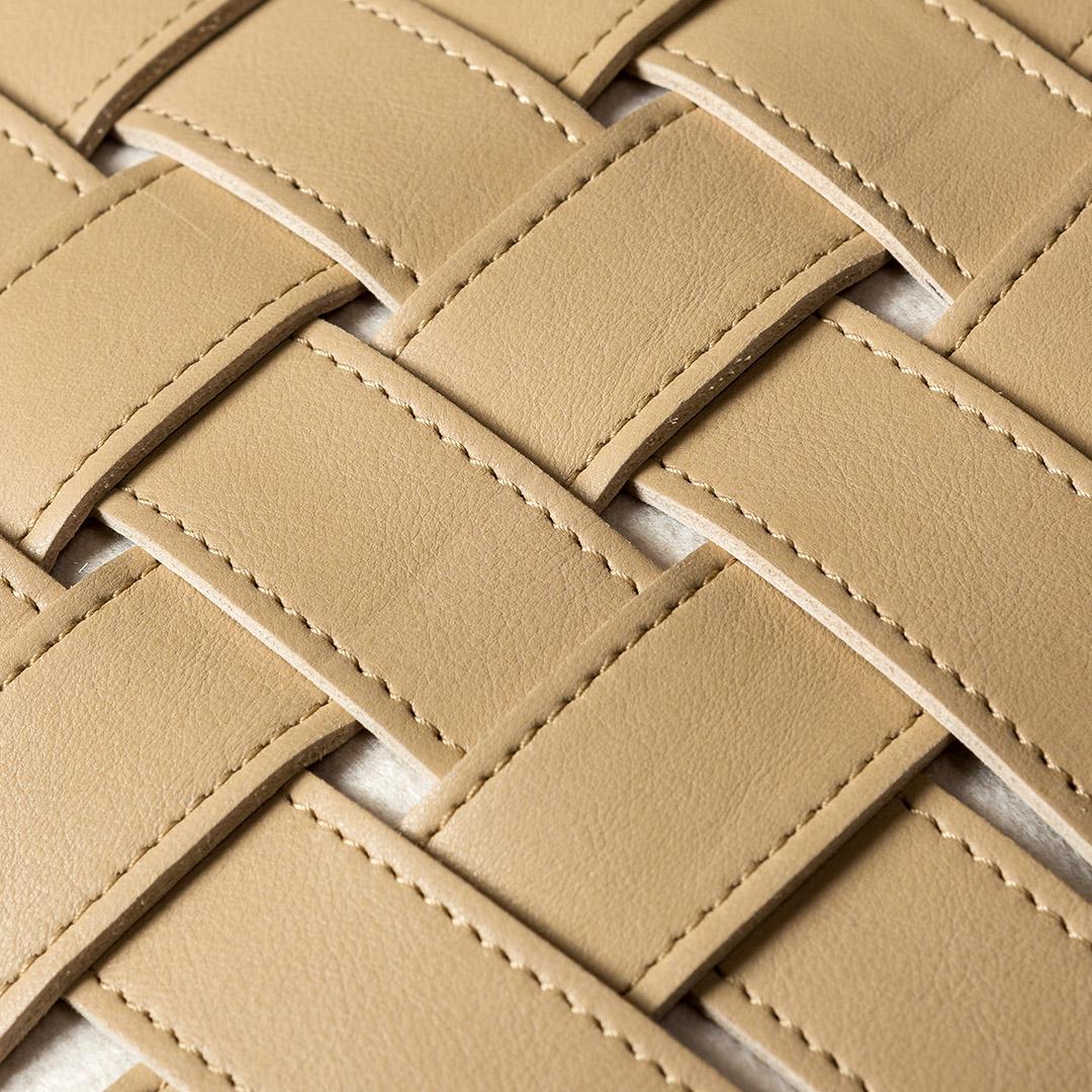 Moderne PAESANA - Coussin en cachemire - Brun caramel en vente