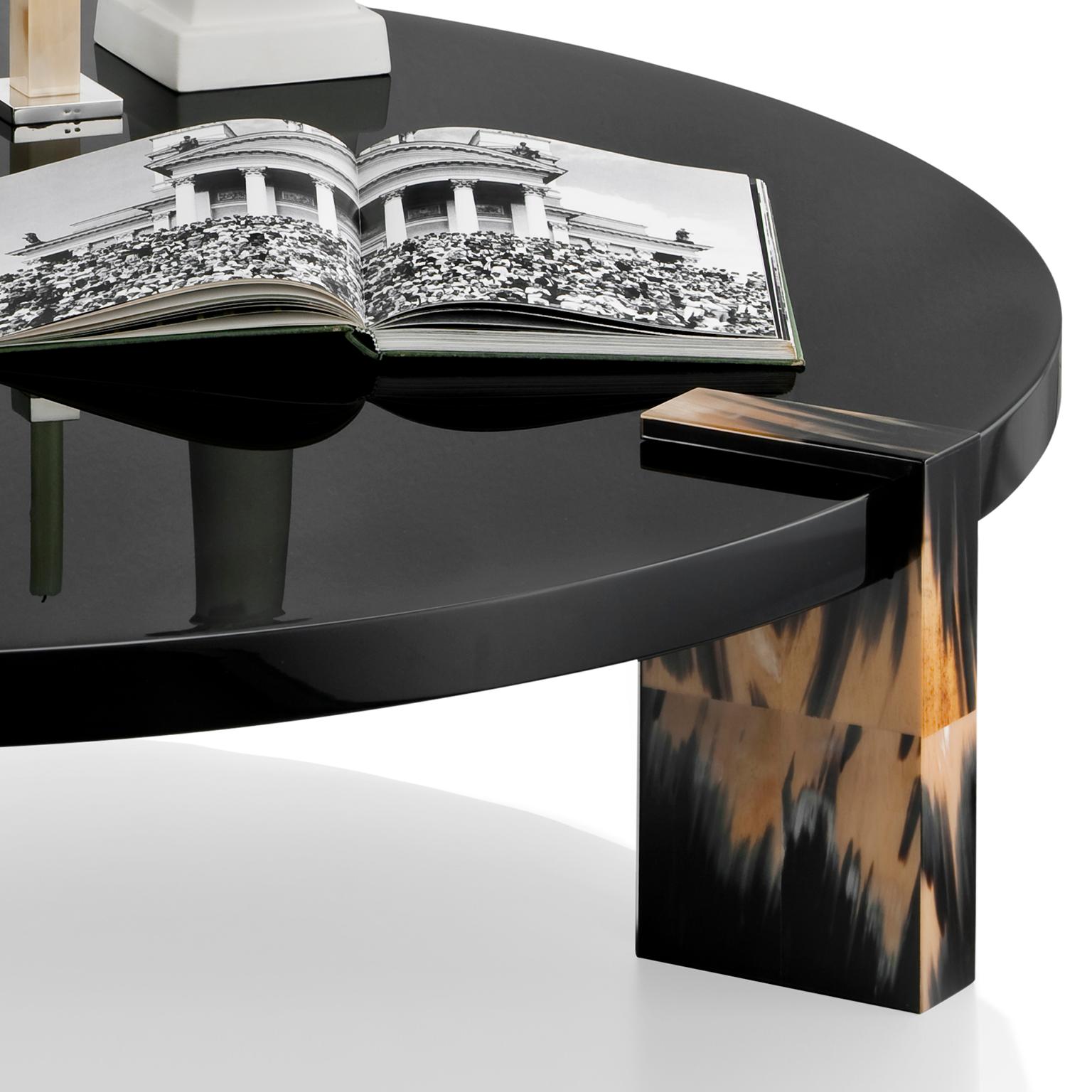 Contemporary Paestum Coffee Table in Lacquered Wood with Legs in Corno Italiano, Mod. 1502 For Sale