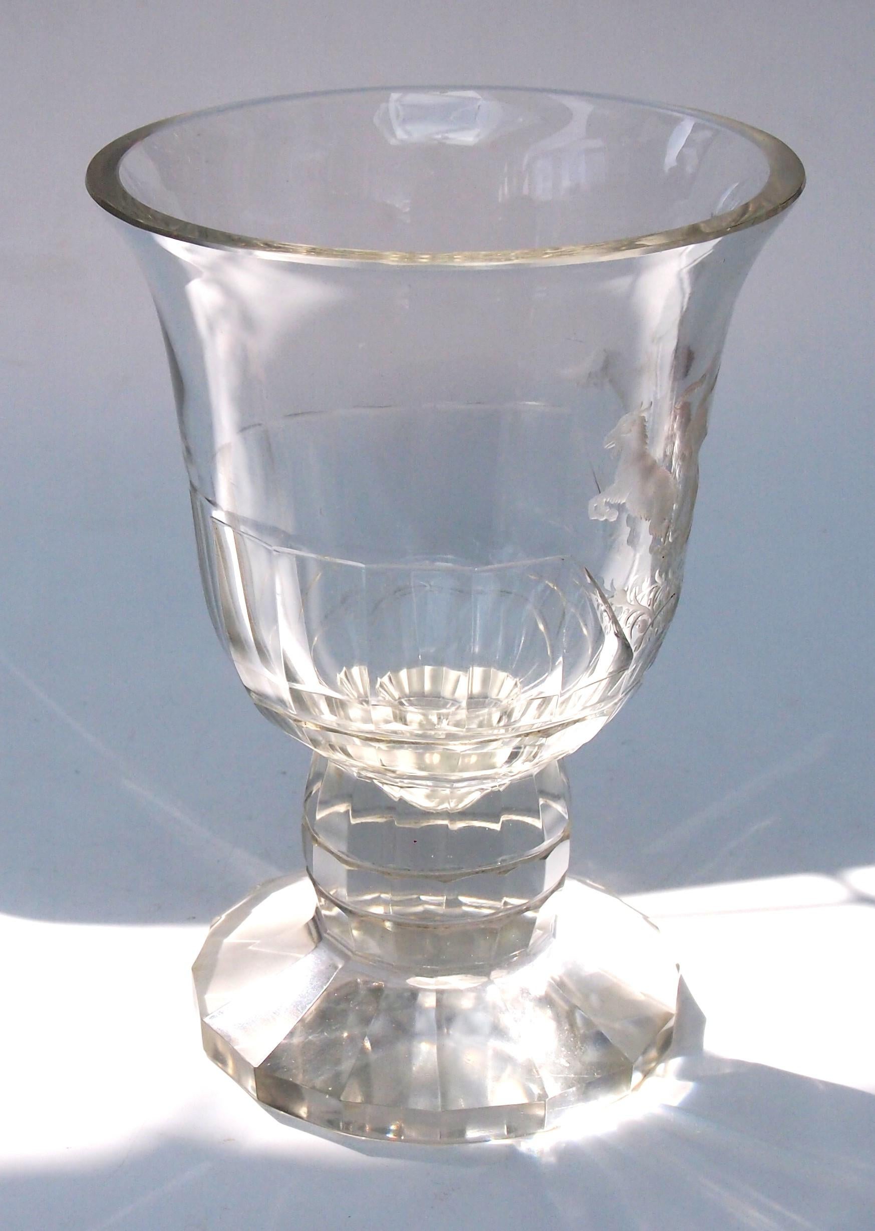 Début du 20ème siècle Vase en verre pour festival de Pagan par R. Cizek, taillé par A. Schroter Produit Haida c1910 en vente