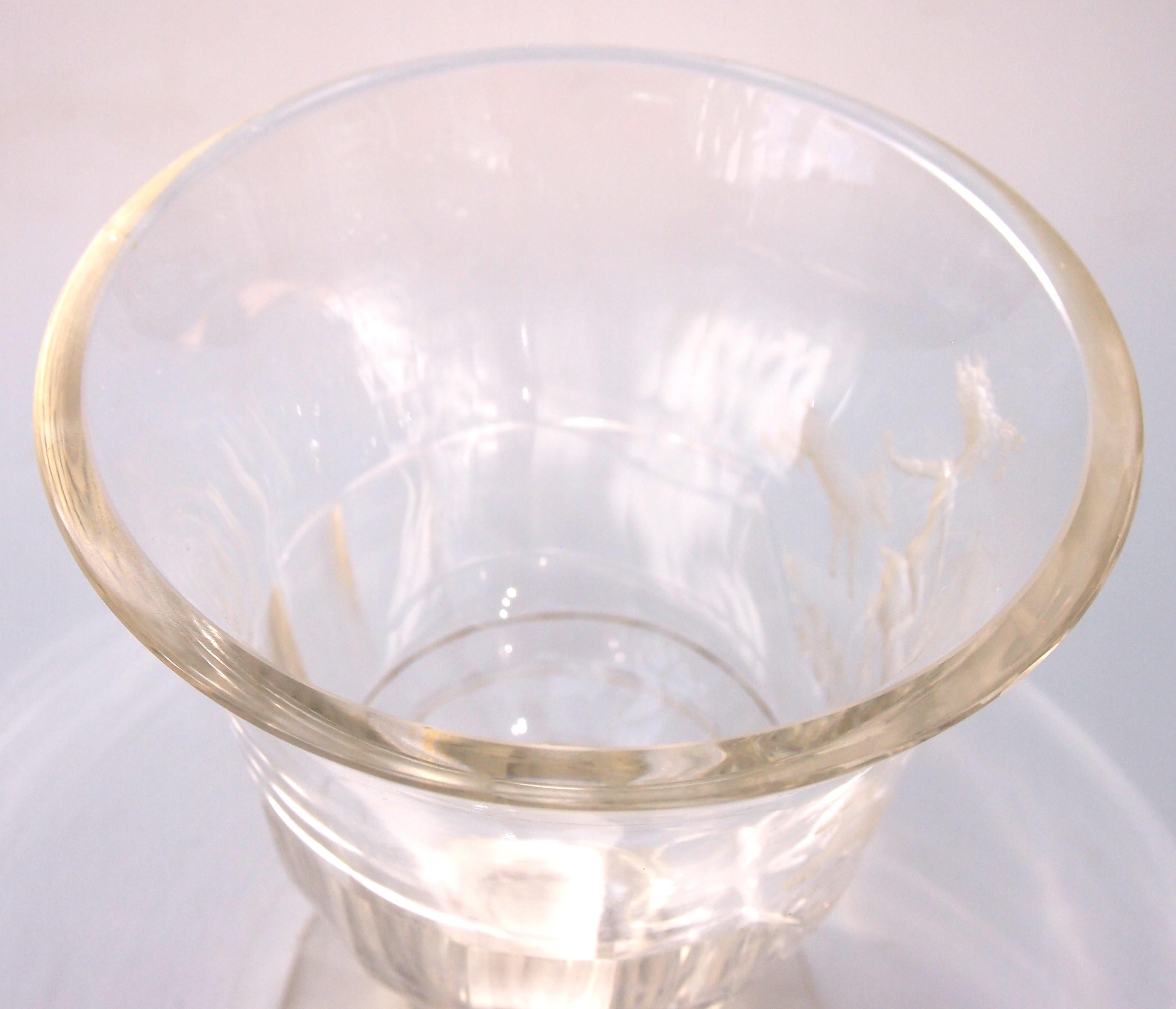 Verre d'art Vase en verre pour festival de Pagan par R. Cizek, taillé par A. Schroter Produit Haida c1910 en vente