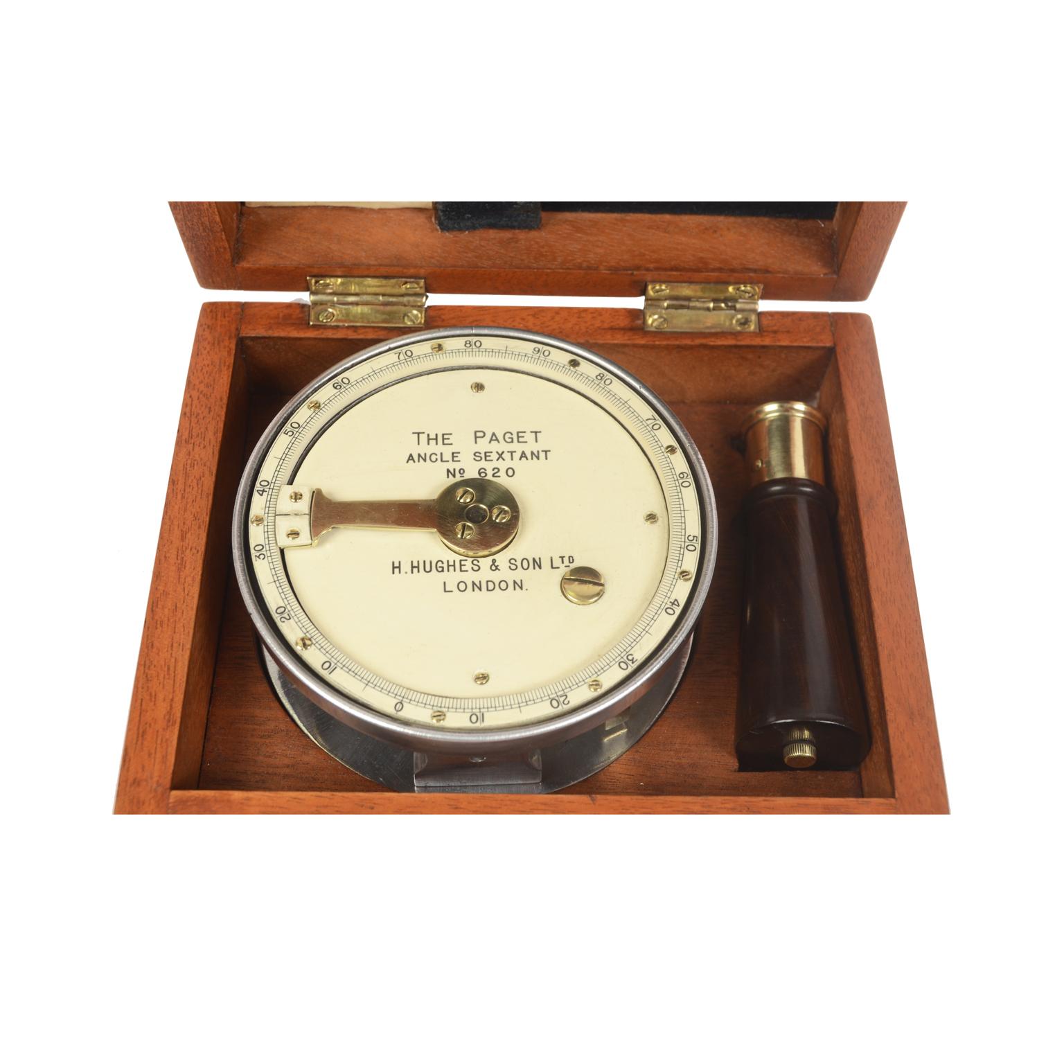 Paget angular sextant, H. Hughes & Son Ltd London no. 620 datable to 1910 circa. The sextant is made up of two round aluminum plates, the upper part with the avorioline goniometric scale and the vernier, while the rosewood handle is screwed into the