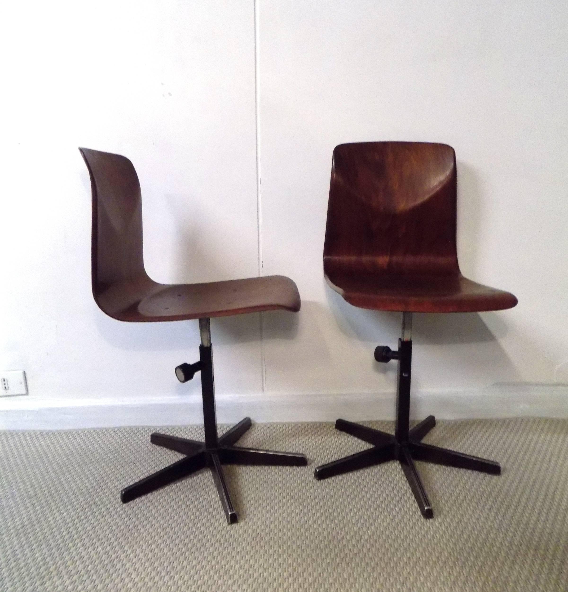 Mid-Century Modern Paire de chaises industrielles allemandes Pagholz en métal et contreplaqué cintré, 1970 en vente
