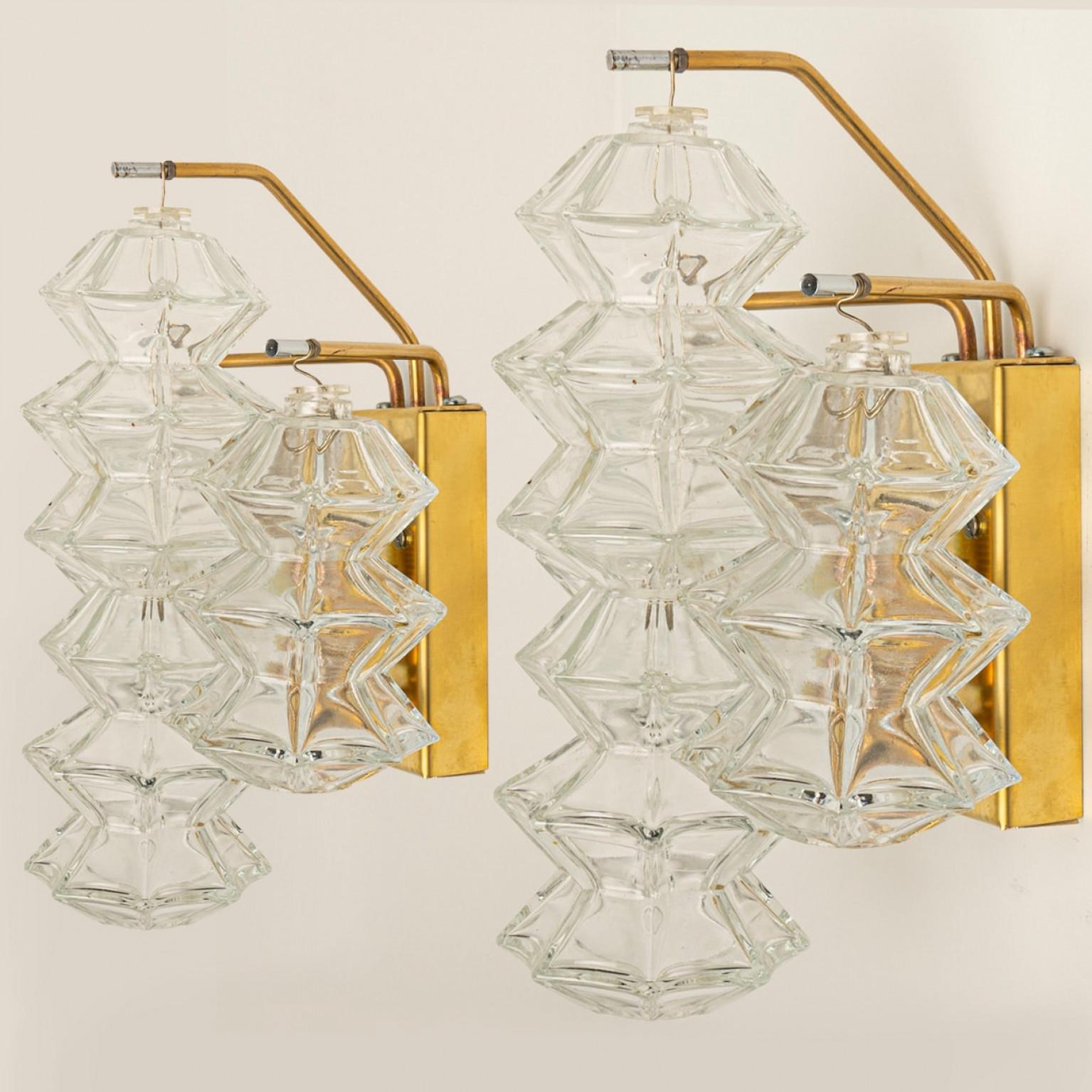 Pagode Wandleuchter aus Messing und Glas von Kalmar, Wien 1969 im Angebot 4