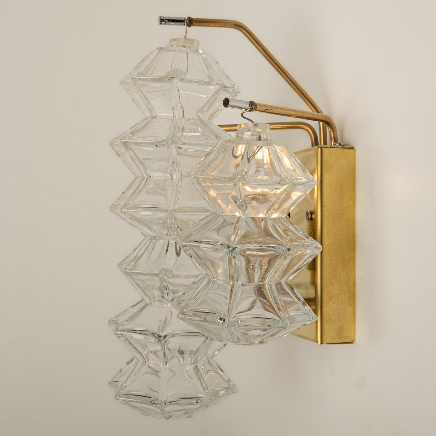 Pagode Wandleuchter aus Messing und Glas von Kalmar, Wien 1969 im Angebot 5