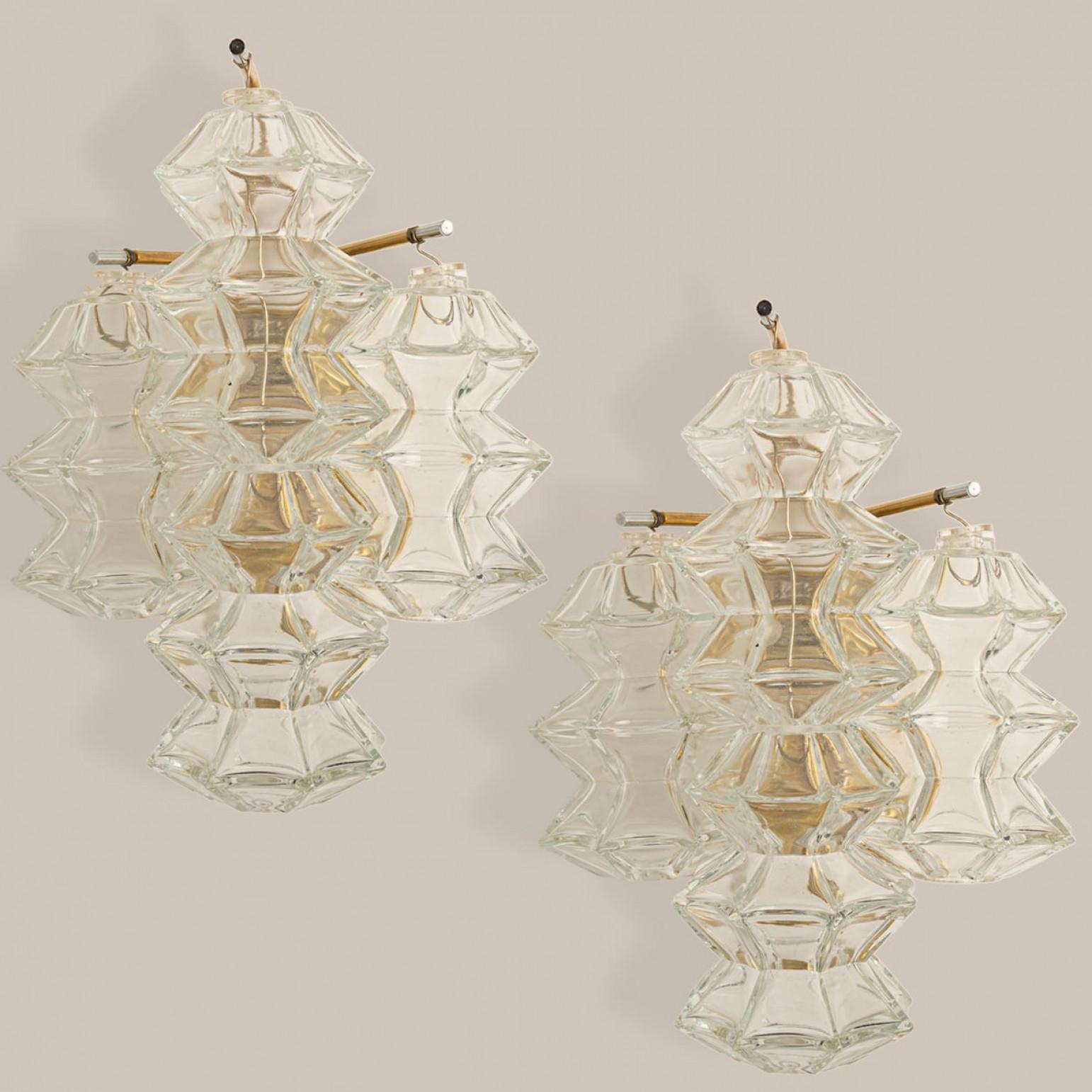 Pagode Wandleuchter aus Messing und Glas von Kalmar, Wien 1969 im Angebot 13