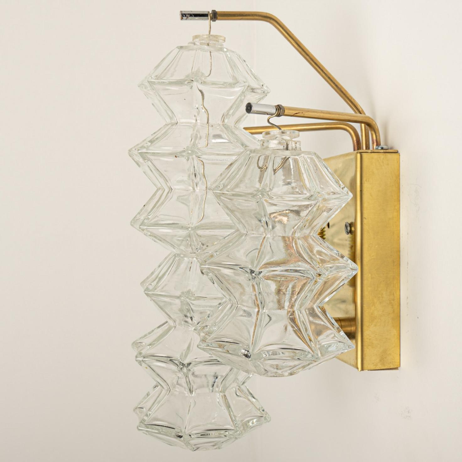 Pagode Wandleuchter aus Messing und Glas von Kalmar, Wien 1969 (Moderne der Mitte des Jahrhunderts) im Angebot