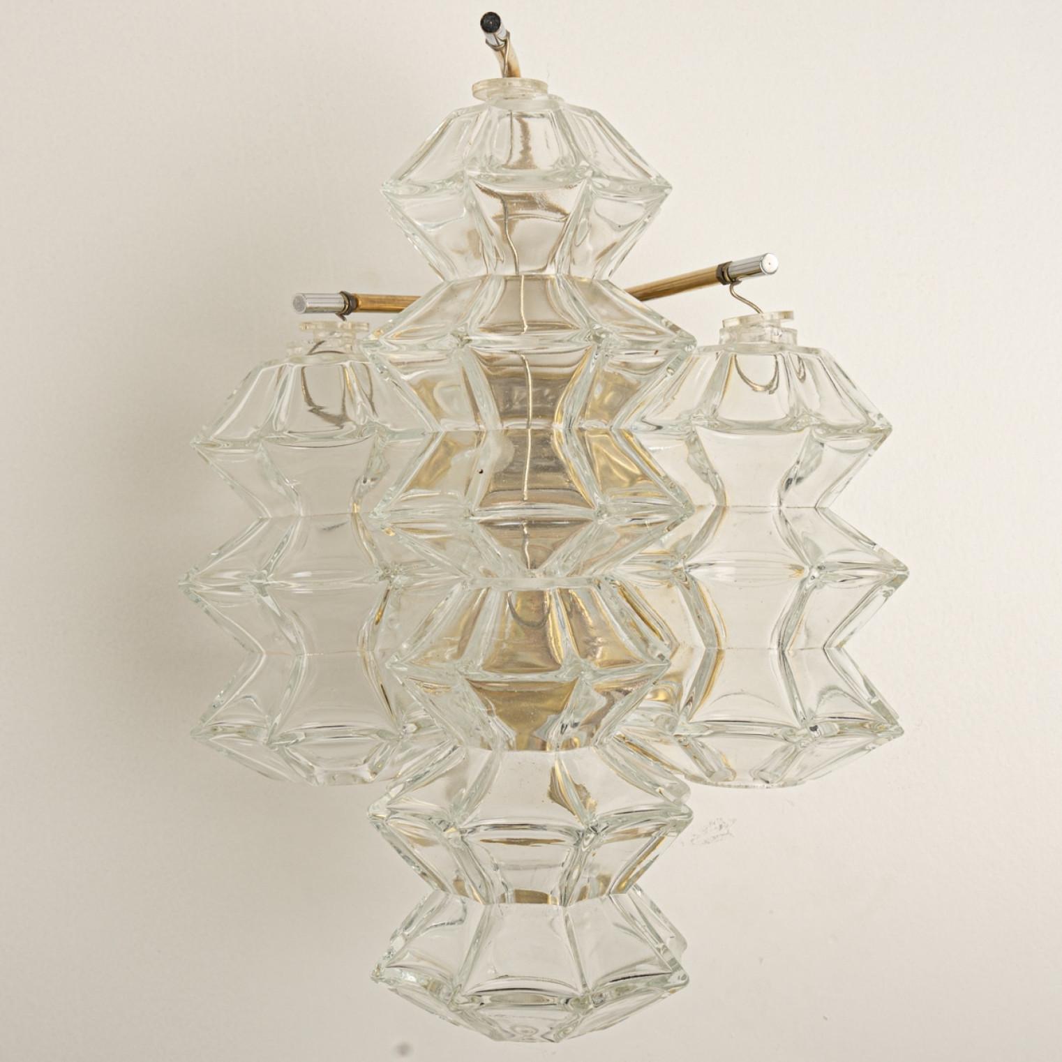 Pagode Wandleuchter aus Messing und Glas von Kalmar, Wien 1969 (Österreichisch) im Angebot