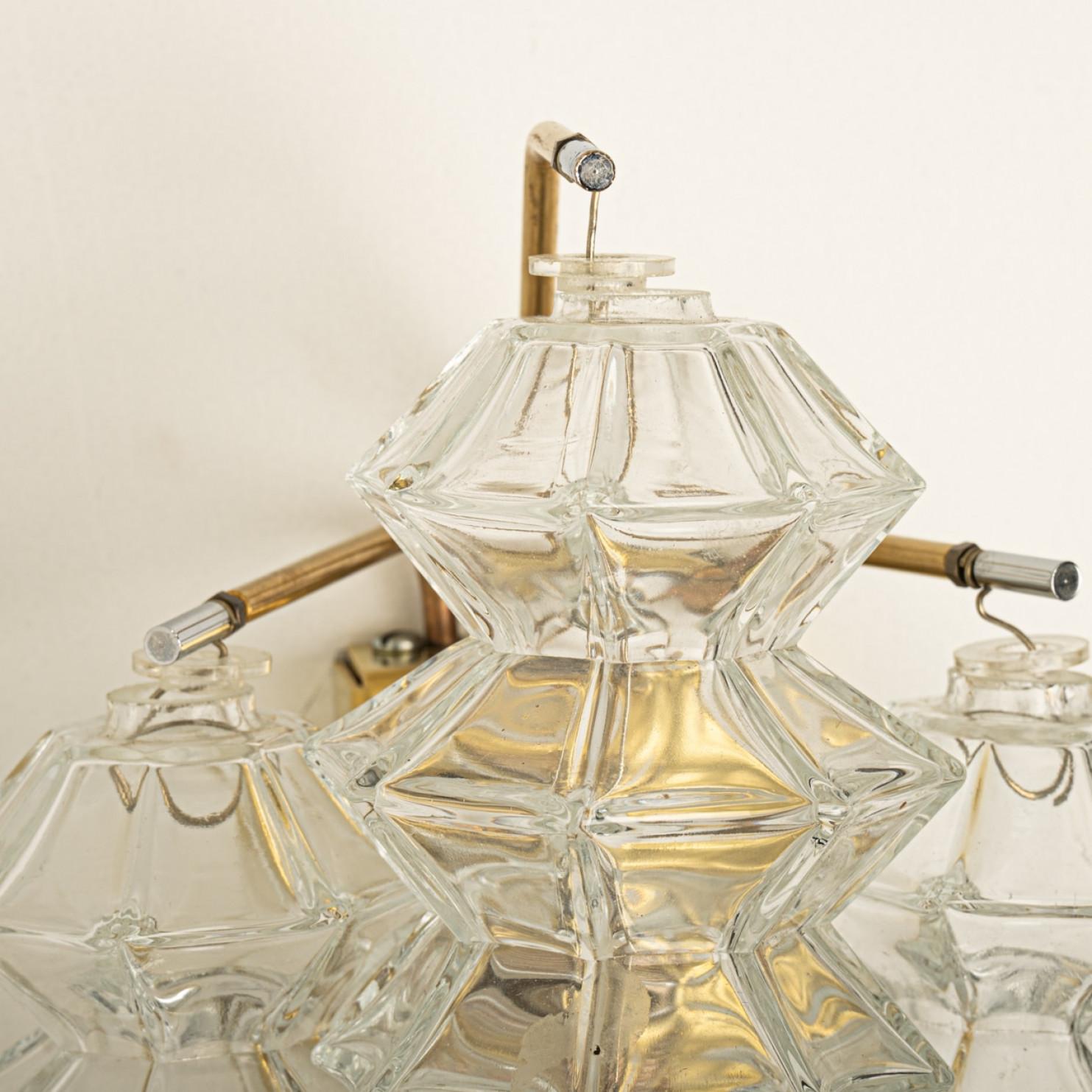 Pagode Wandleuchter aus Messing und Glas von Kalmar, Wien 1969 (Sonstiges) im Angebot
