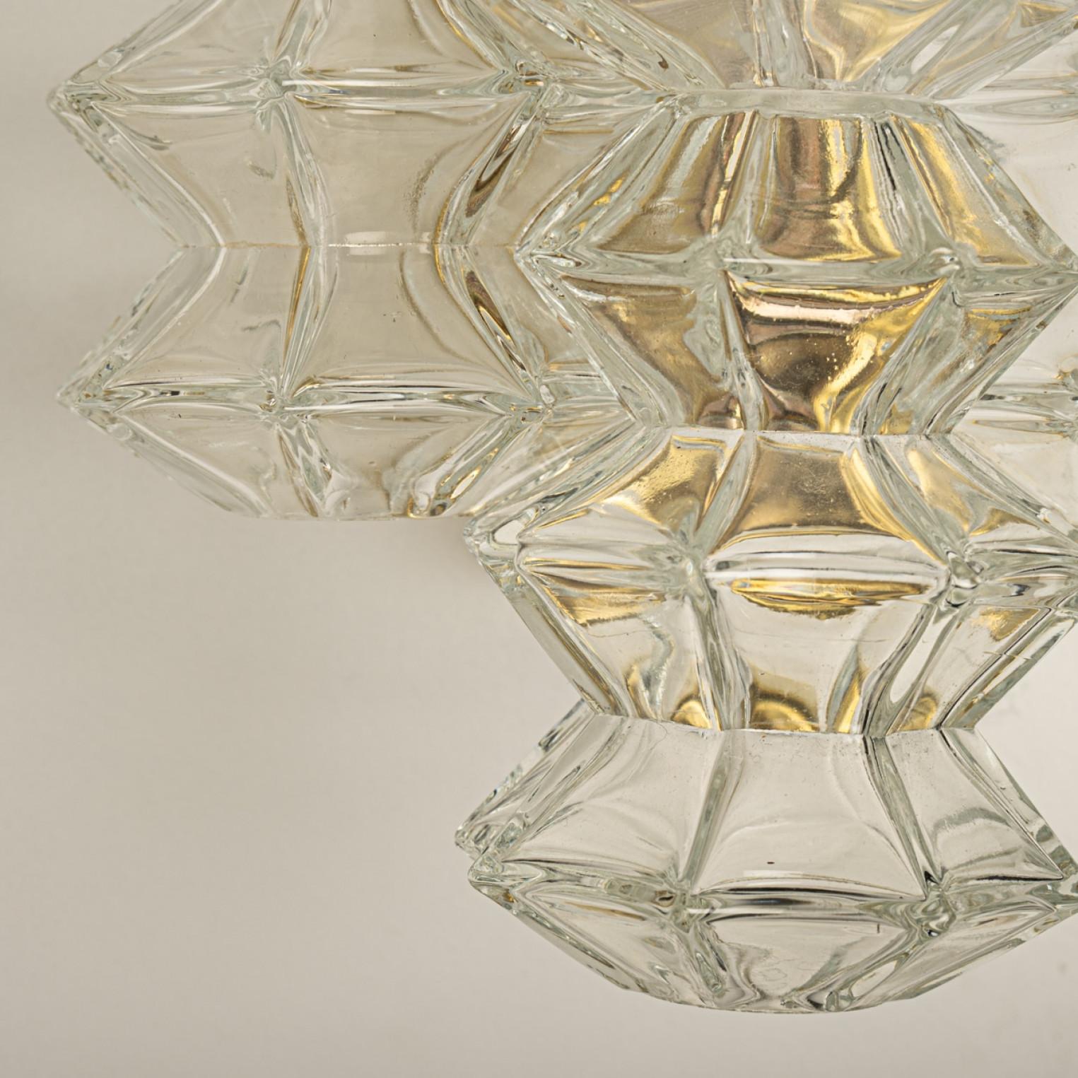 Pagode Wandleuchter aus Messing und Glas von Kalmar, Wien 1969 im Angebot 1