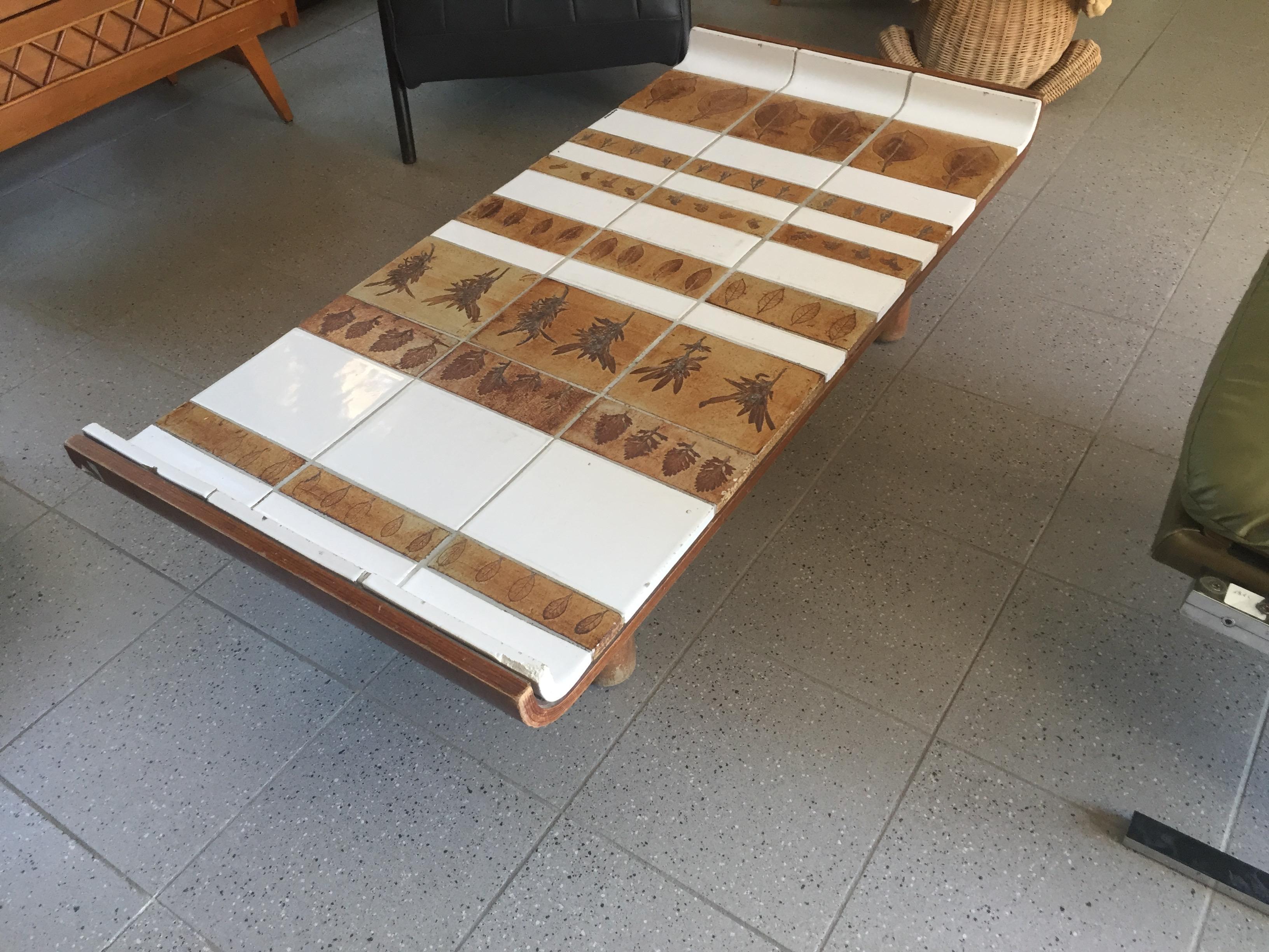 Vintage Roger Capron coffee table 1960.
Pagode model. Wooden structure and base
Measure: Length 131 cm
Width 61.5 cm
Height 33 cm.

Rare model.