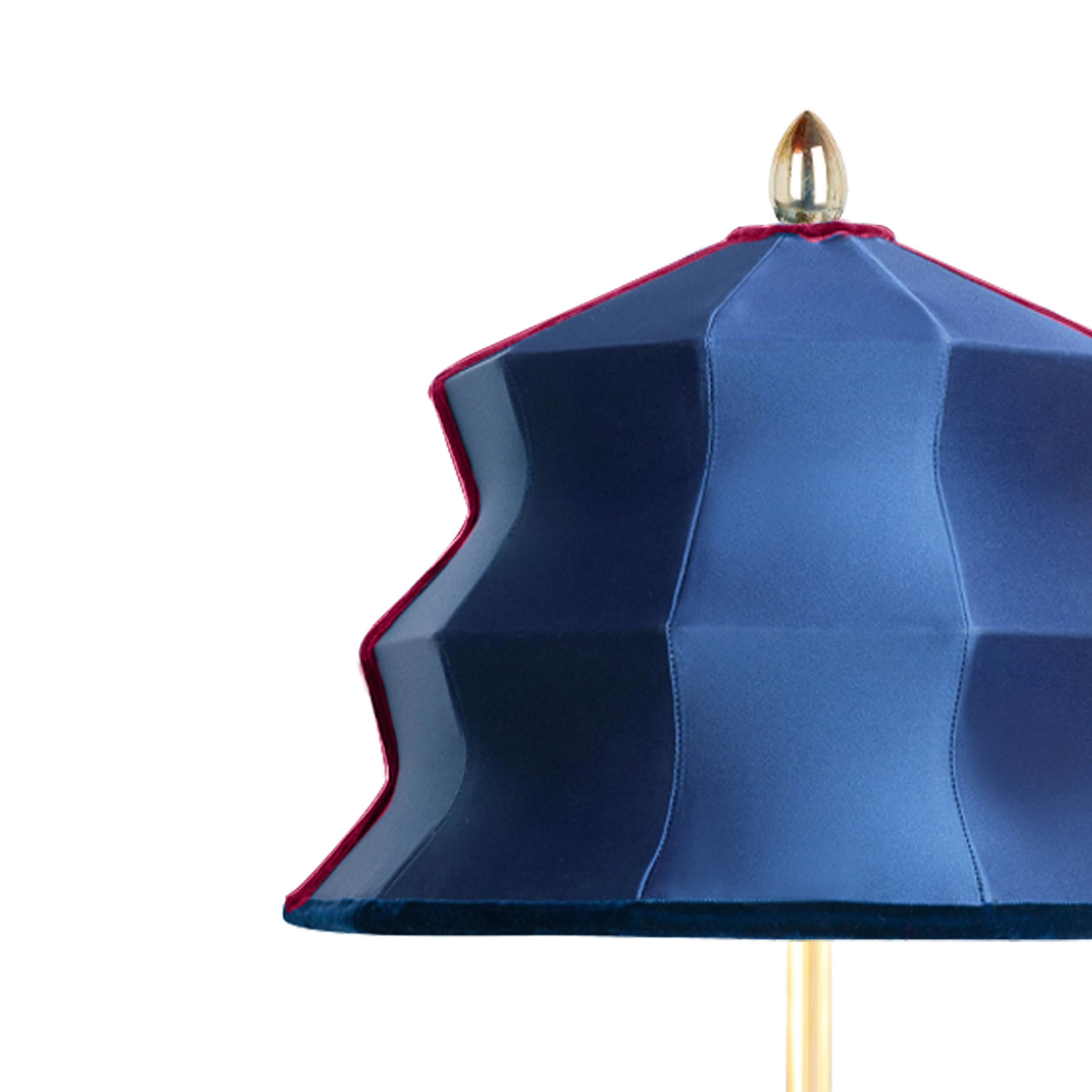 PAGODA

Leaning toward inner peace

For more than 22 years the art of “hand-made in Italy” has given life to the Maison Sabrina Landini, who’s brilliant spirit leads to the foundation of the Atelier. Here beats the heart of a living heritage, that