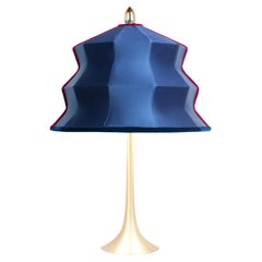 Lampe de bureau pagode contemporaine, soie de ciel, embout en cristal argenté, laiton    