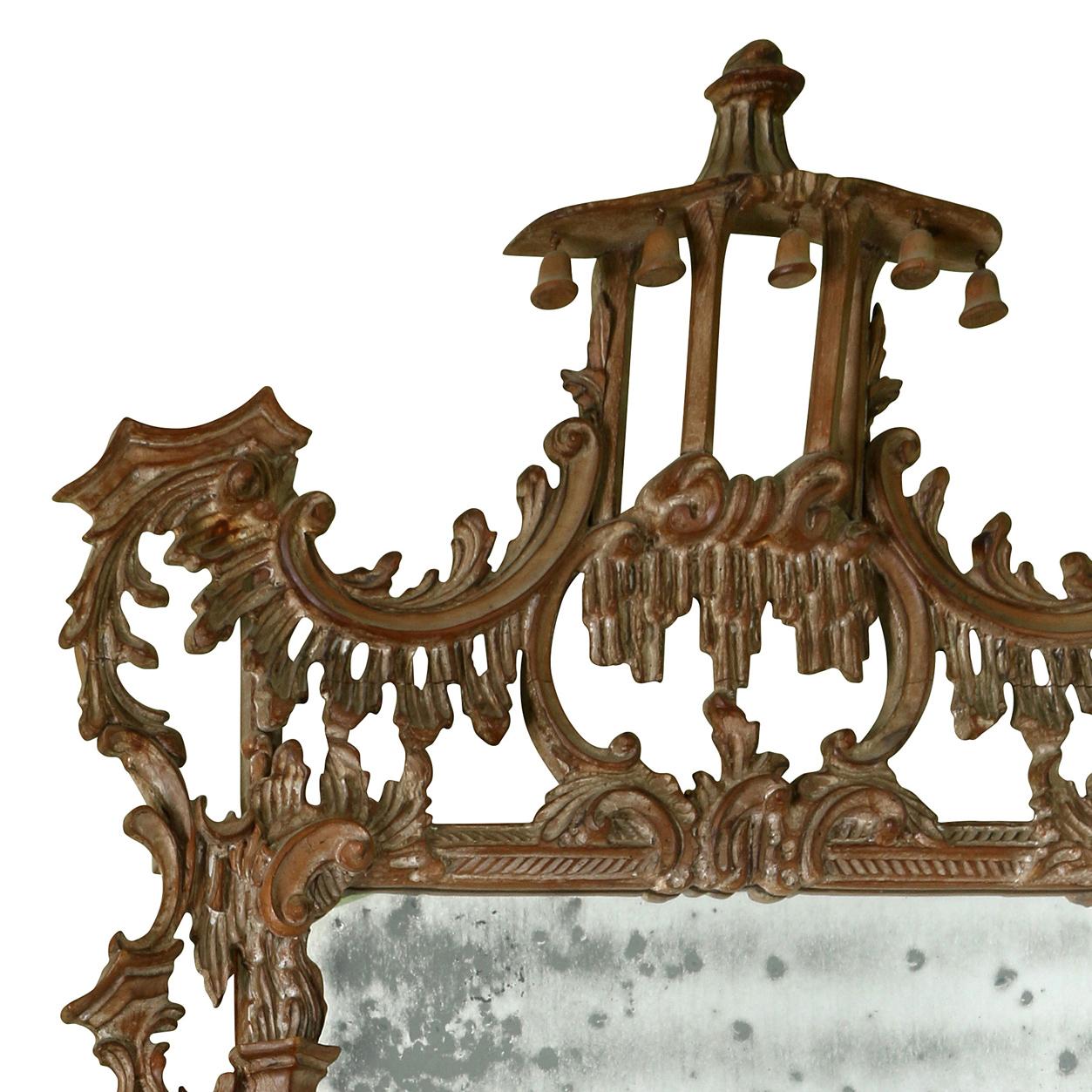 Espejo de Pino Estilo Jorge II Cresta Pagoda en Bueno estado para la venta en Locust Valley, NY