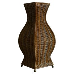 Pagoda lamp in hand-woven rattan – Molto Editions