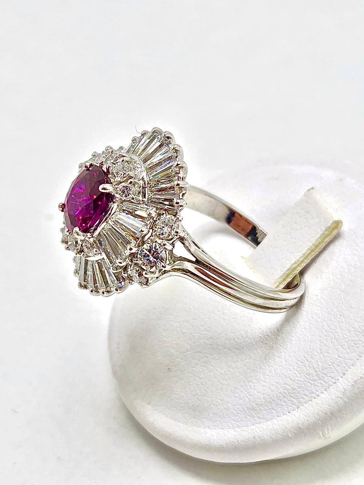 Contemporaneo Pagoda Ring with Rare 1.80 ct Natural Burmese Ruby and 3 ct Diamond Double Halo in vendita