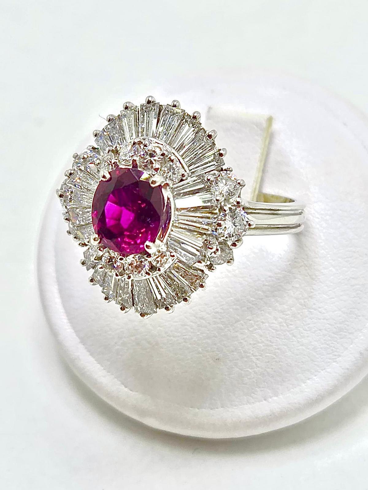 Pagoda Ring with Rare 1.80 ct Natural Burmese Ruby and 3 ct Diamond Double Halo In condizioni Nuovo in vendita a Roma, IT