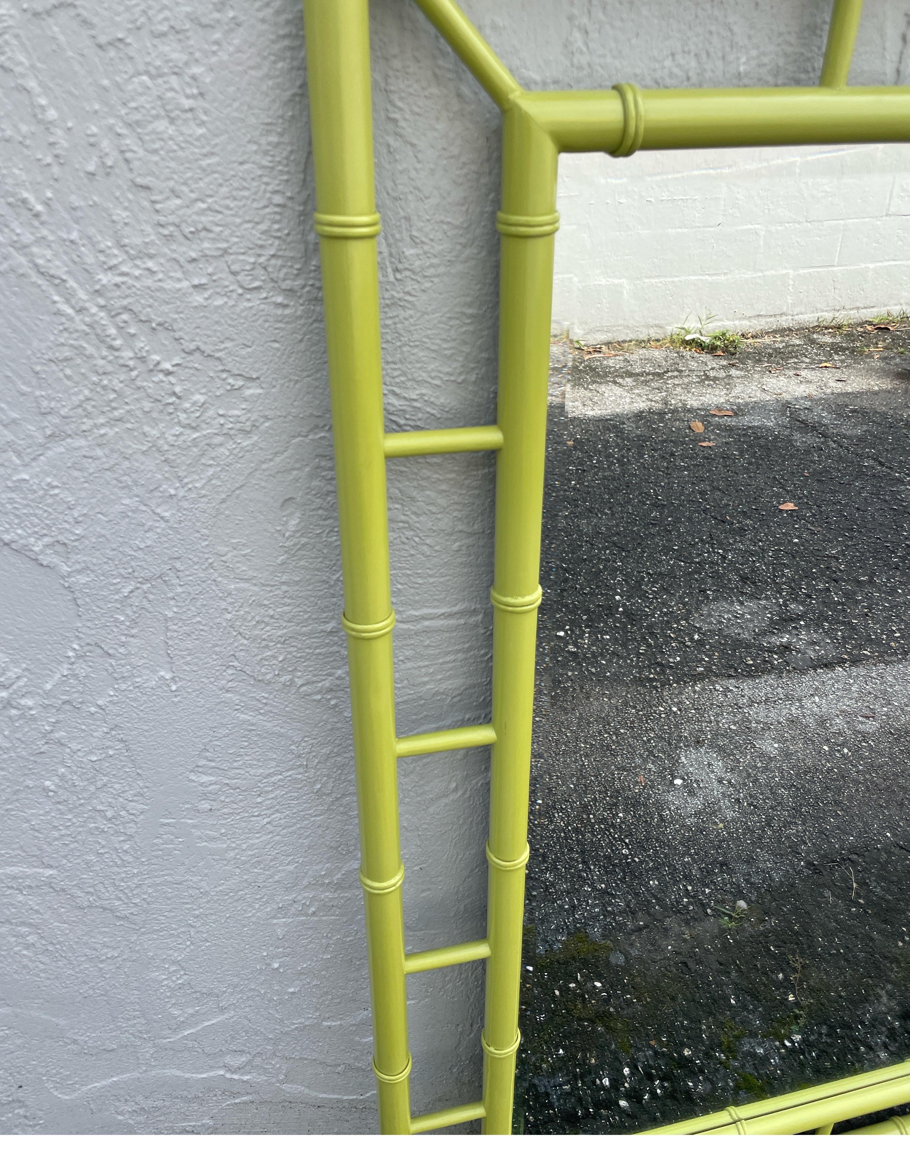 Pagode Stil Faux Bambus Lackiert Spiegel im Zustand „Gut“ im Angebot in West Palm Beach, FL