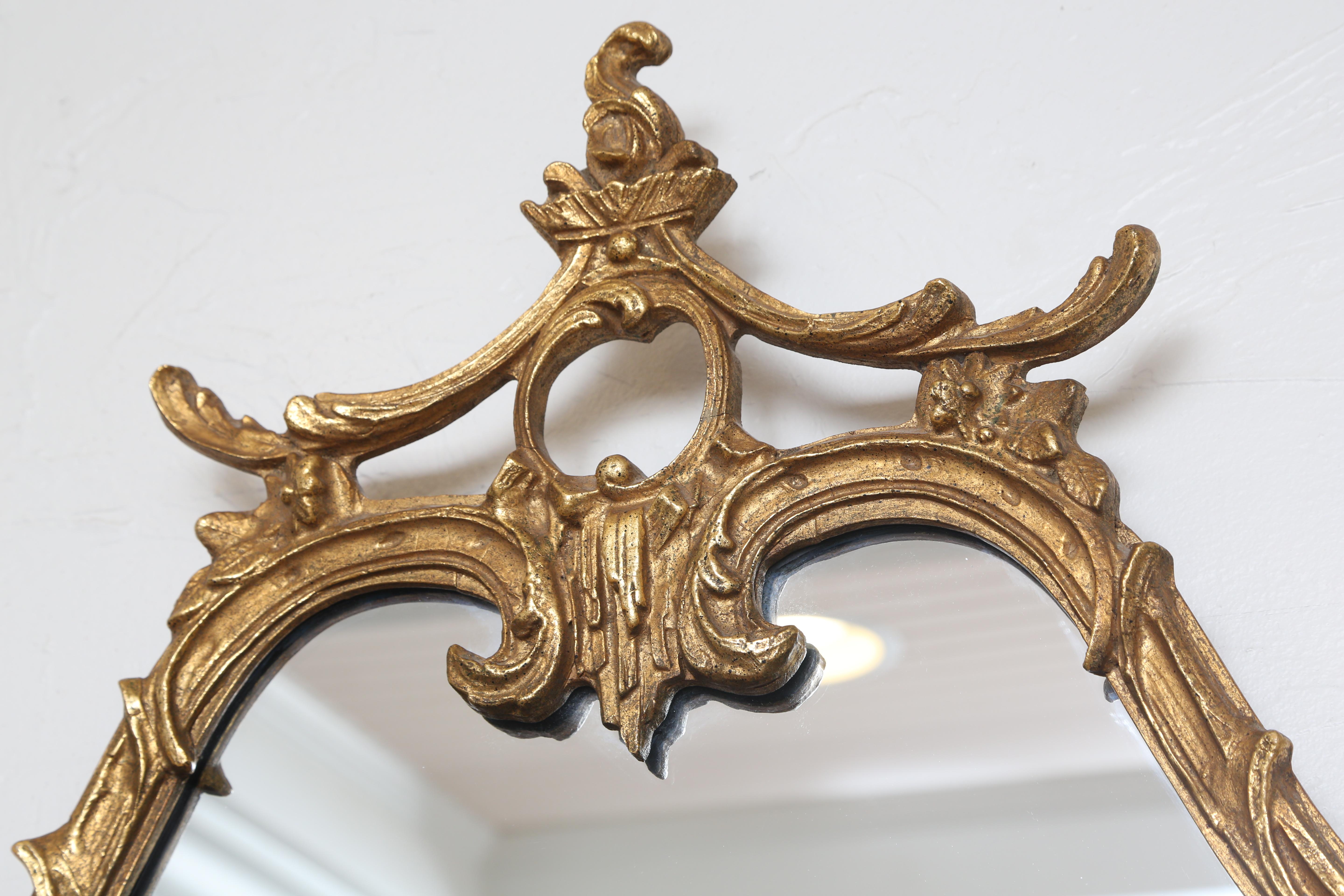 Vergoldeter Spiegel im Pagodenstil von Decorative Arts Studio (amerikanisch)