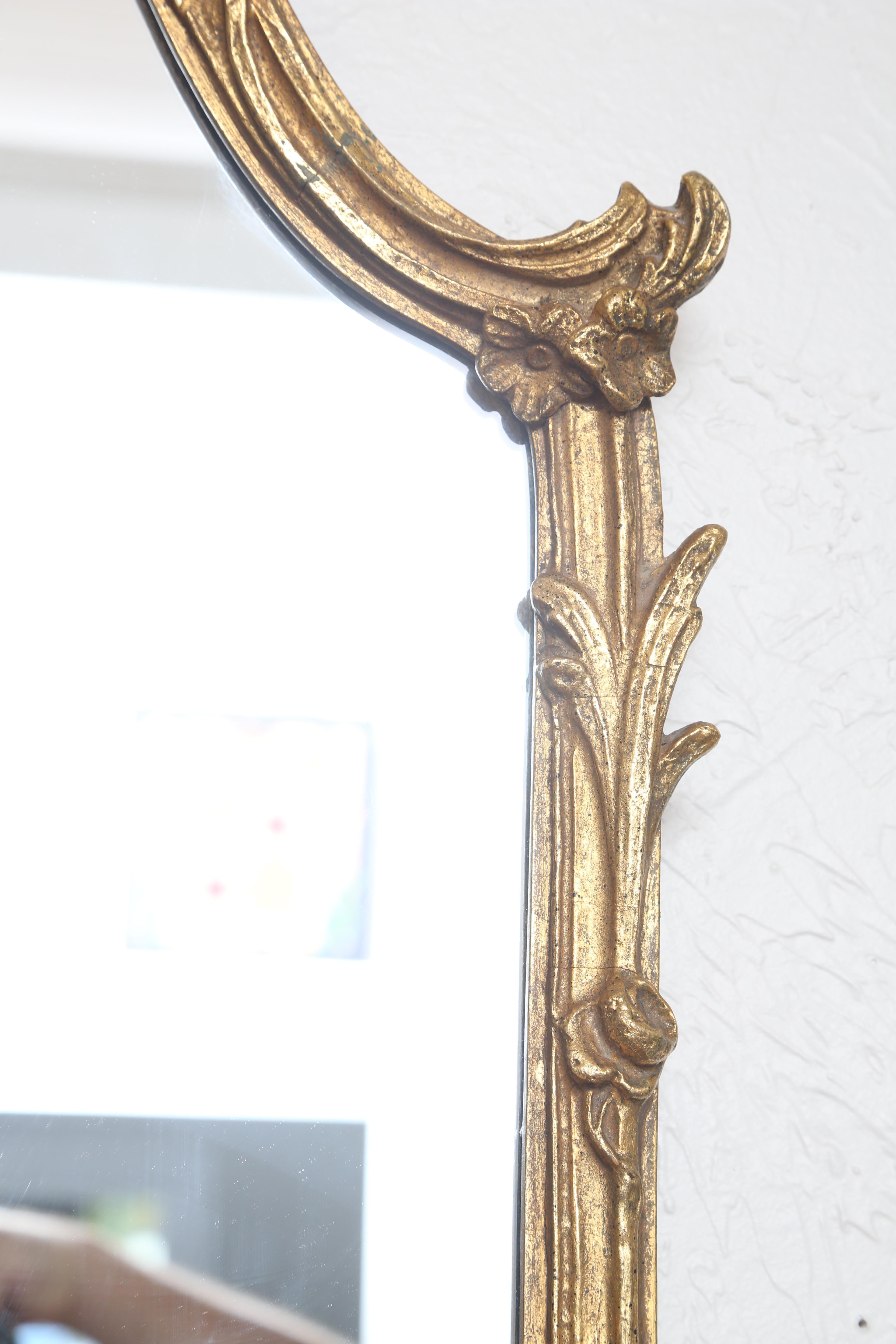 Vergoldeter Spiegel im Pagodenstil von Decorative Arts Studio (20. Jahrhundert)