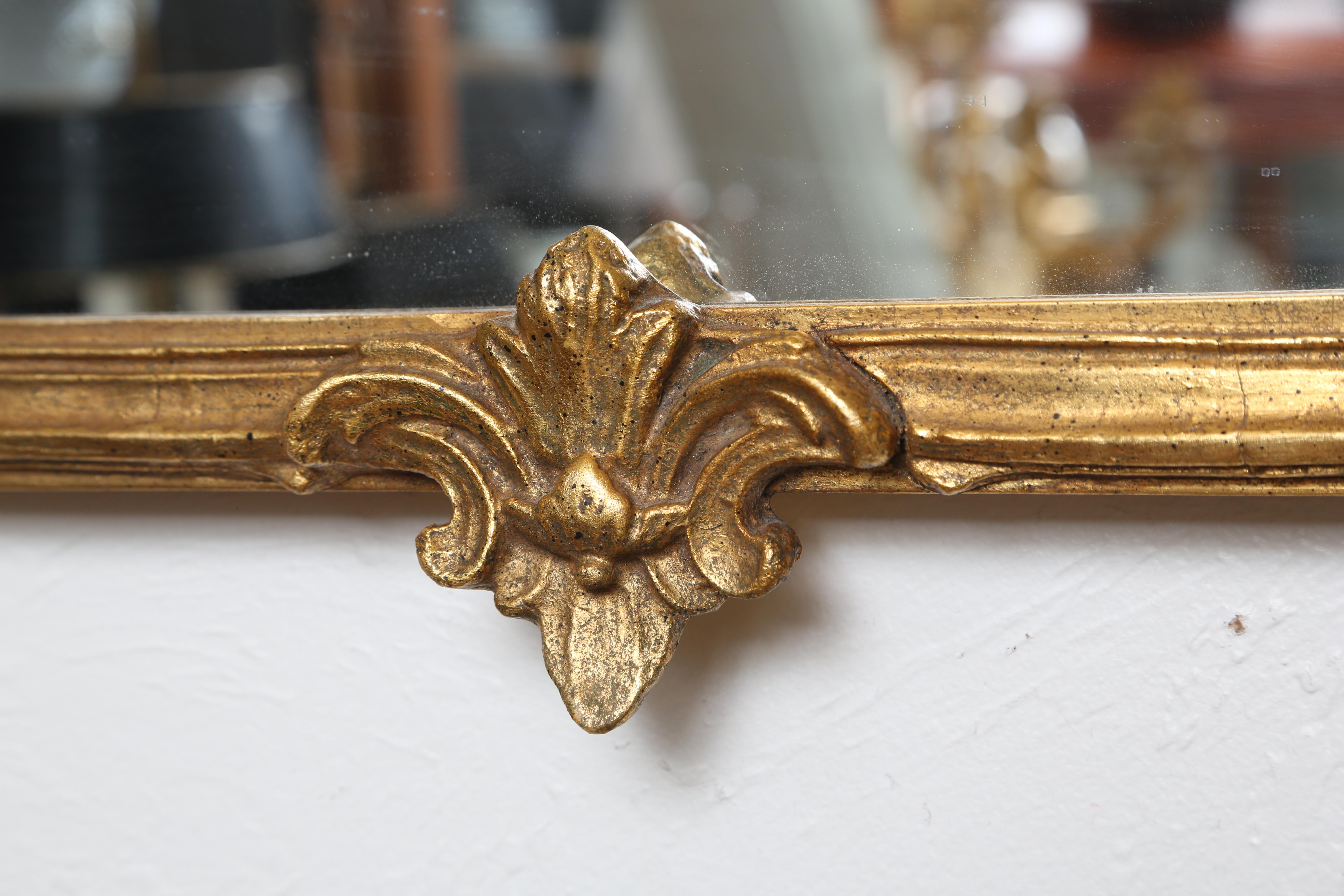Vergoldeter Spiegel im Pagodenstil von Decorative Arts Studio (Vergoldetes Holz)