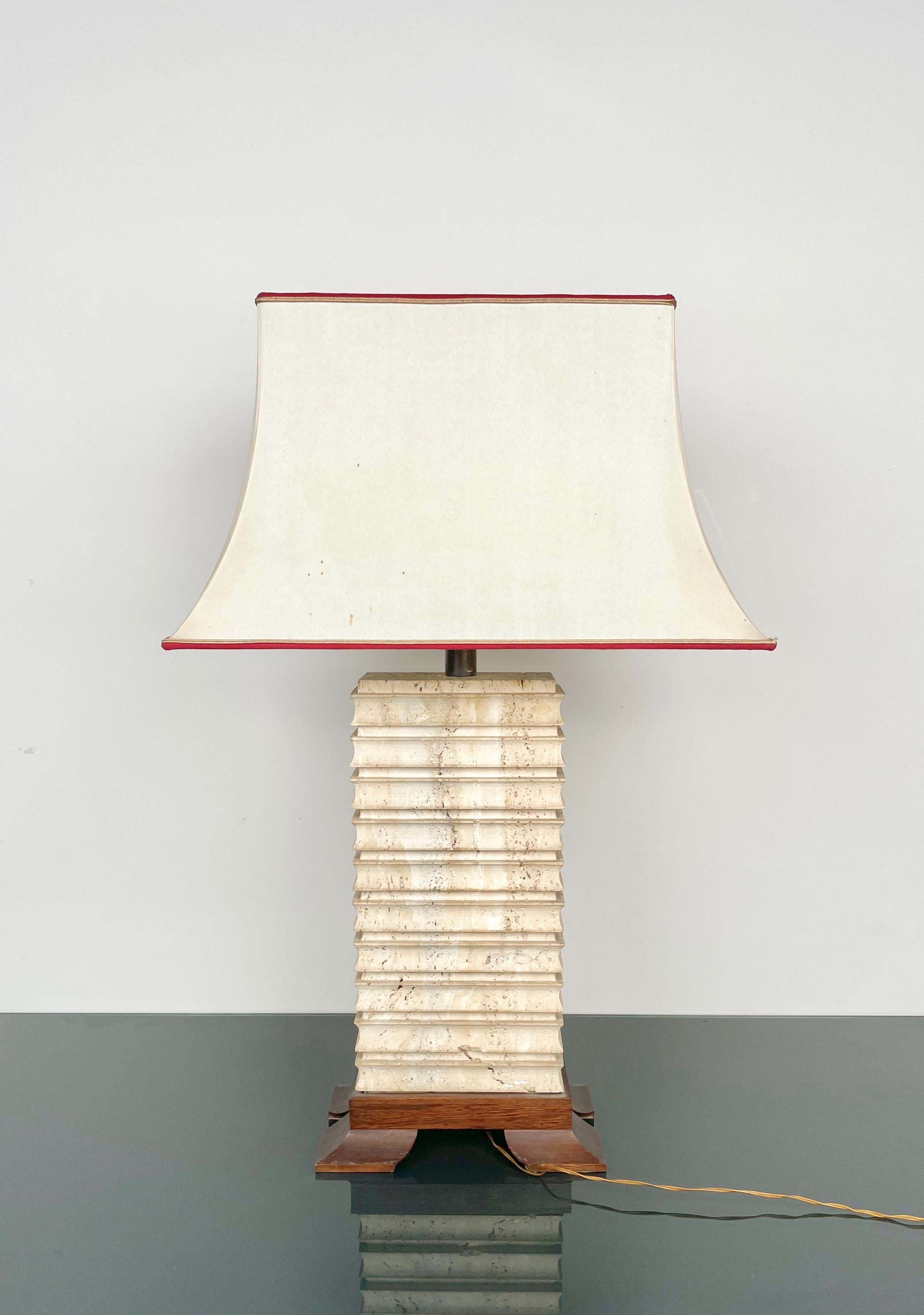 Lampe de table pagode en travertin, bois et laiton, Italie, années 1970 en vente 3