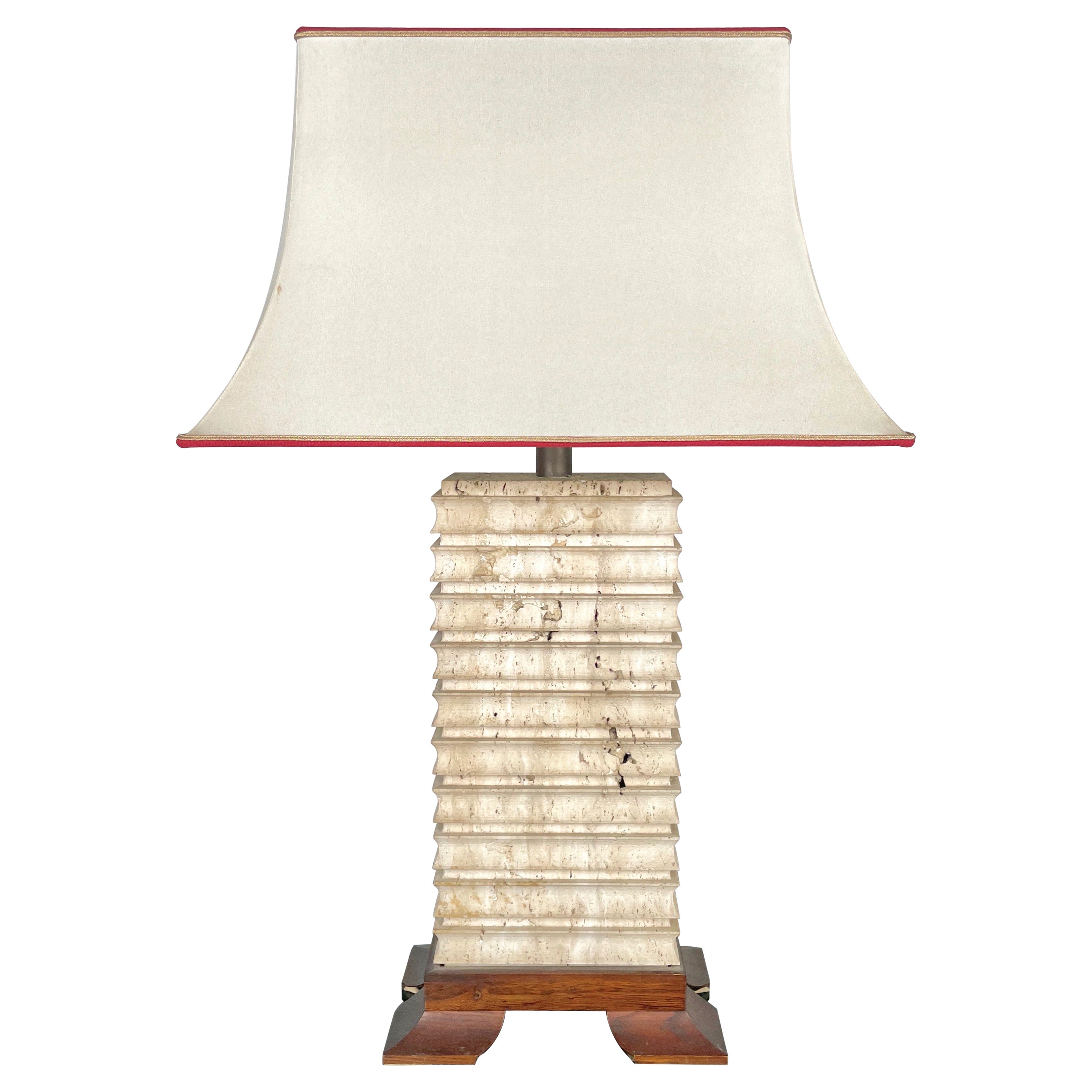 Lampe de table pagode en travertin, bois et laiton, Italie, années 1970 en vente