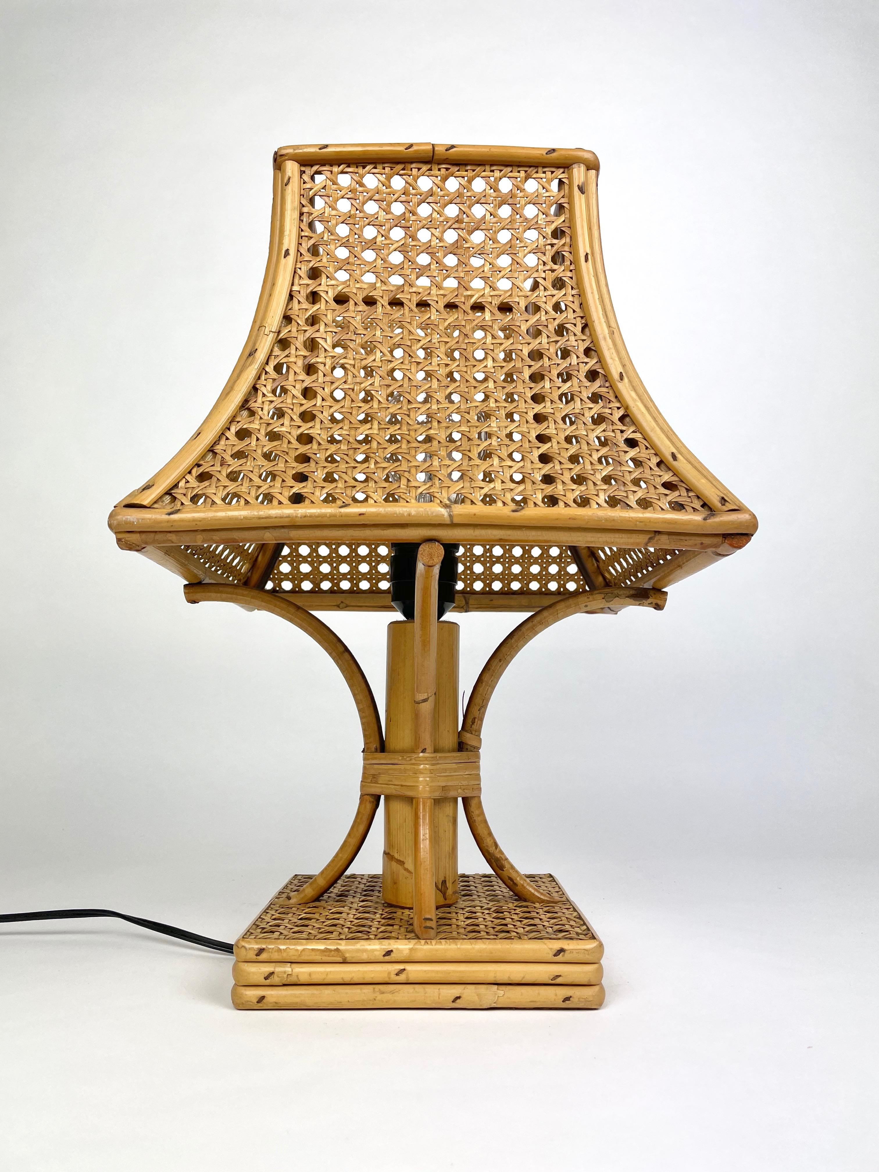 Pagoda Table Lamp in Wicker, Italy, 1970s In Good Condition In Rome, IT