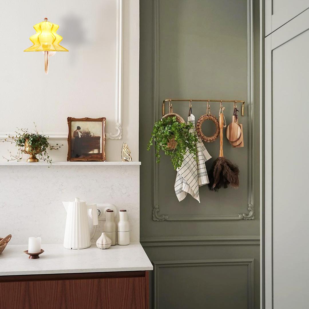 “Pagodina”  Contemporary Wall Lamp, sun color, brass Silvered Crystal In New Condition For Sale In Pietrasanta, IT