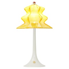 Lampada da tavolo contemporanea senza fili "Pagodina", colore del sole, laccata, cristallo