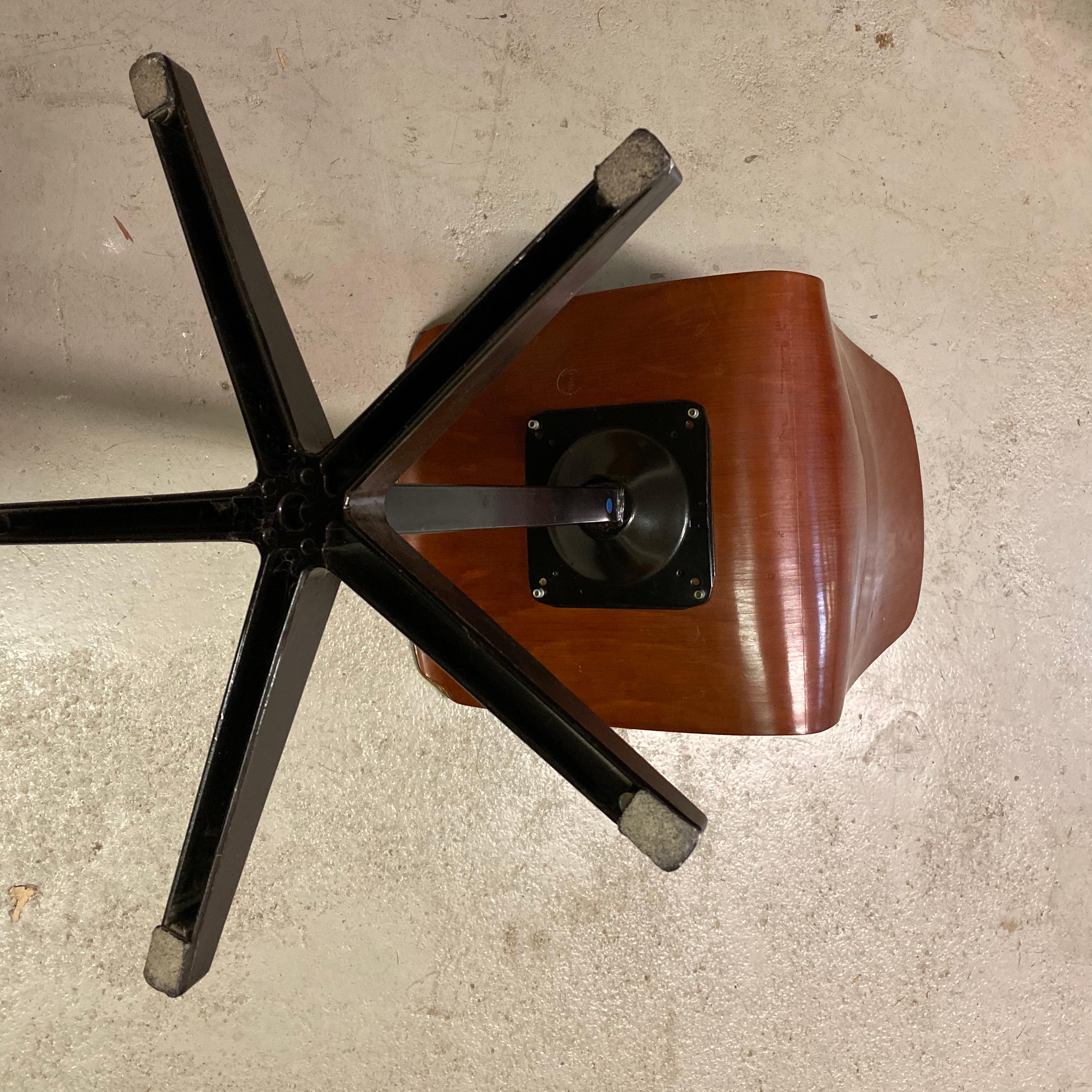 Mid-Century Modern Pagwood School Chair For Sale