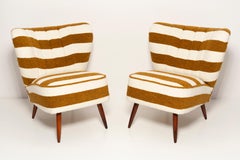 Coppia di poltrone club in bouclé bianco e senape della metà del secolo scorso, Europa, anni '60