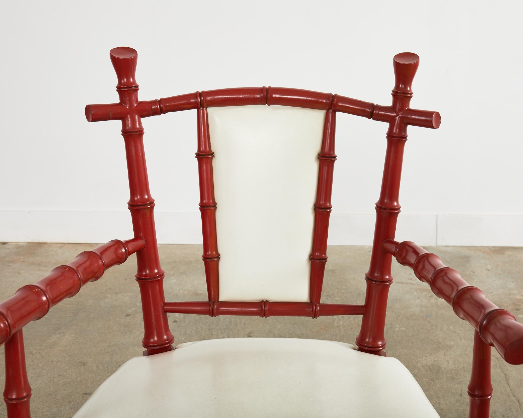 Paar chinesische Chippendale-Sessel aus Korallenrotem Kunstbambus aus der Mitte des Jahrhunderts im Angebot 6