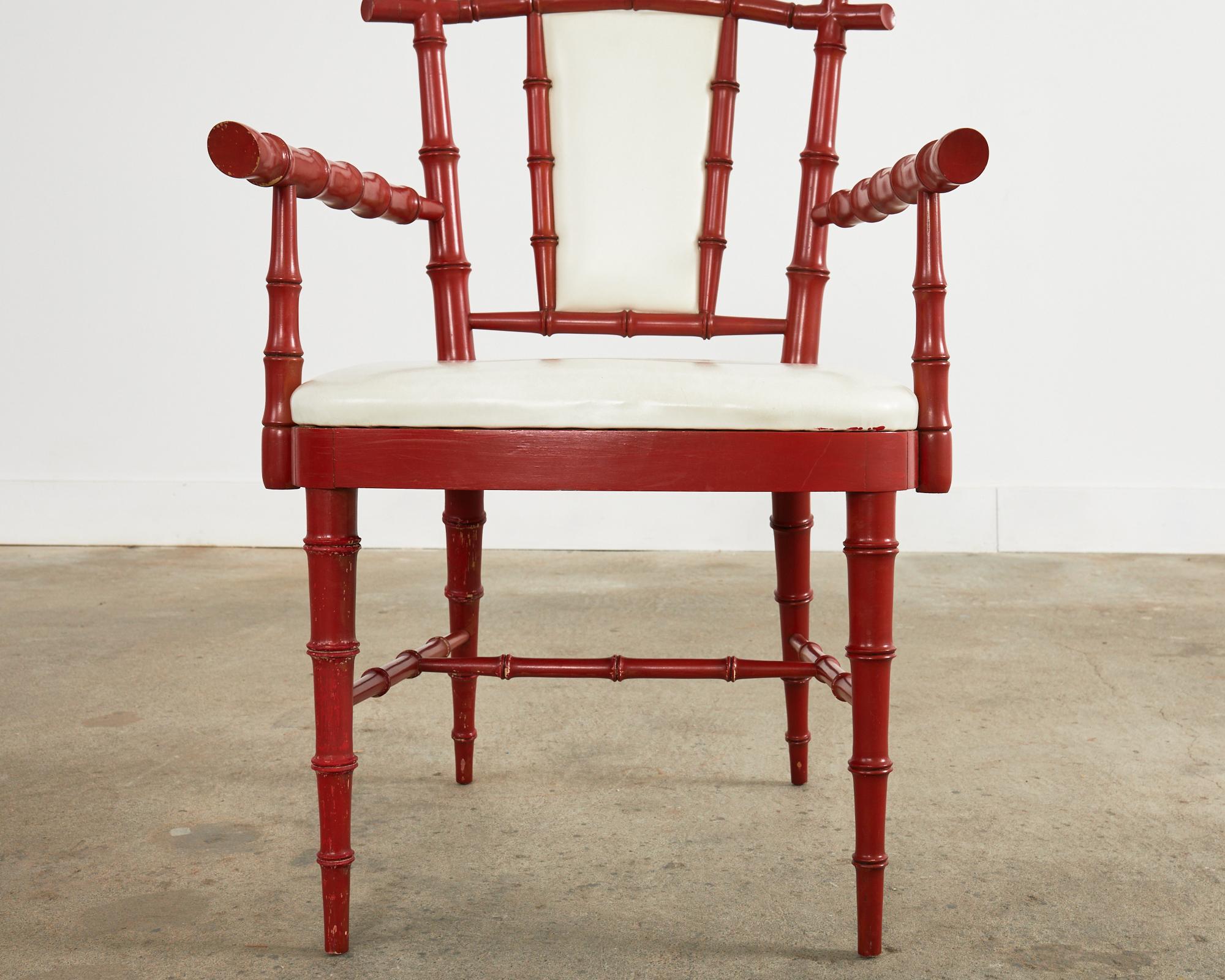 Paar chinesische Chippendale-Sessel aus Korallenrotem Kunstbambus aus der Mitte des Jahrhunderts im Angebot 8