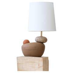 Paidge Lamp - Zeitgenössische handgefertigte Keramik, neutral, braun, rot, hellbraun, strukturiert